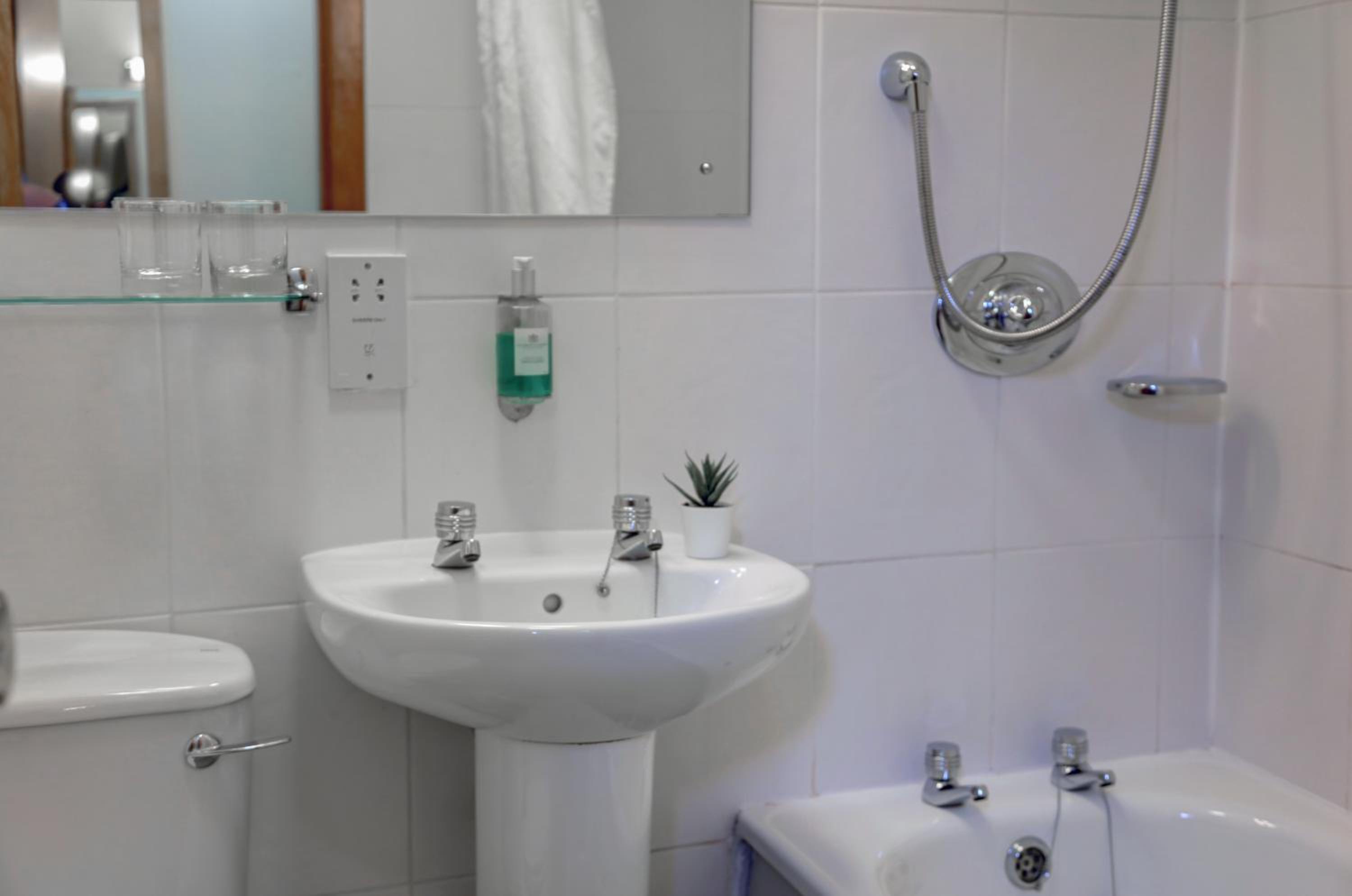 Standard Double Room - Non-Smoking - Photo 5