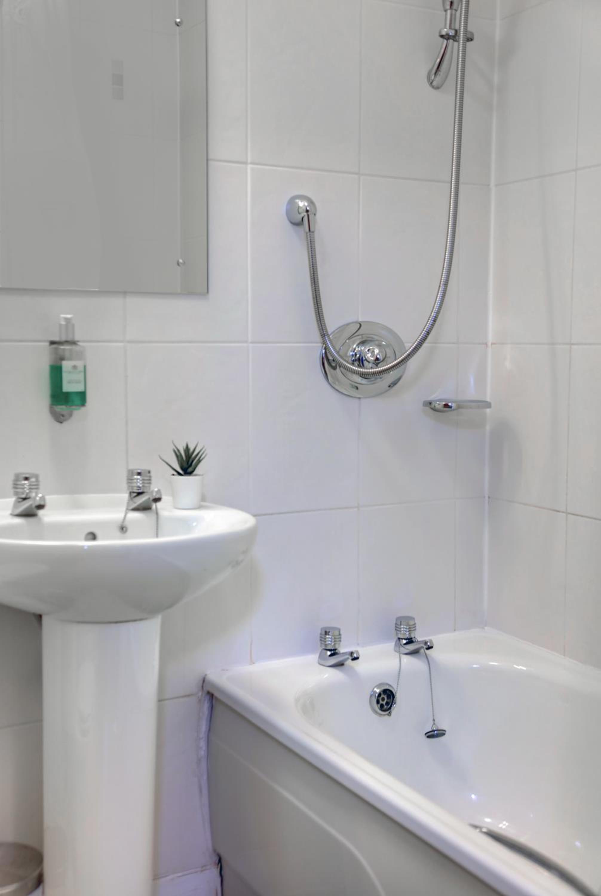 Standard Double Room - Non-Smoking - Photo 3