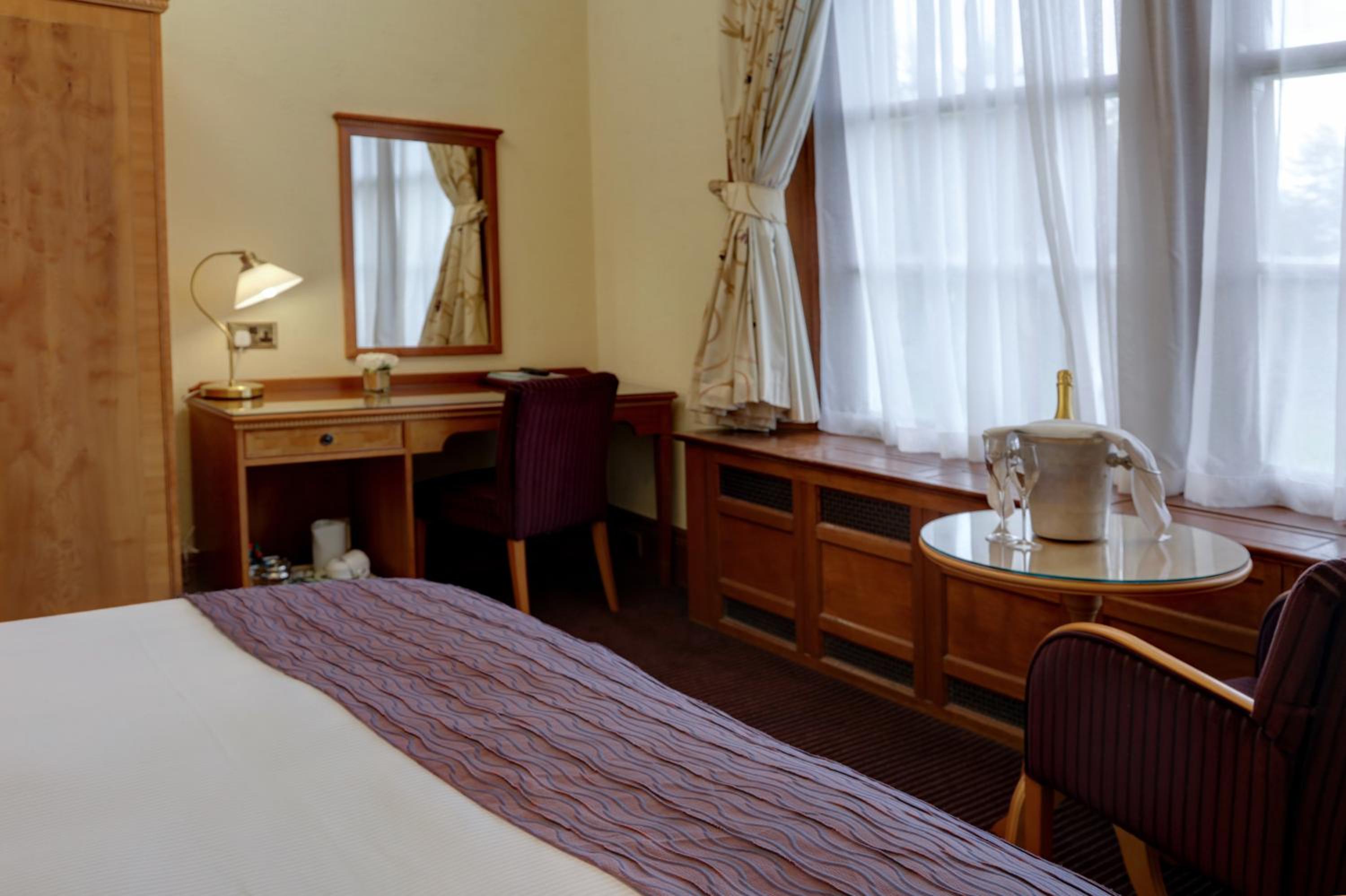 Deluxe Room - Photo 10