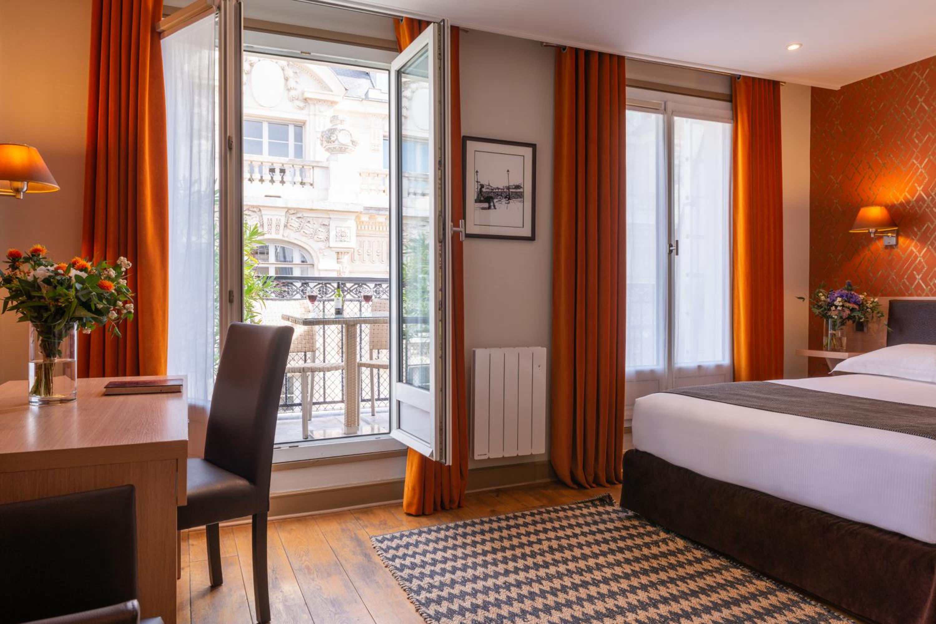 Superior Double Room thumbnail 5