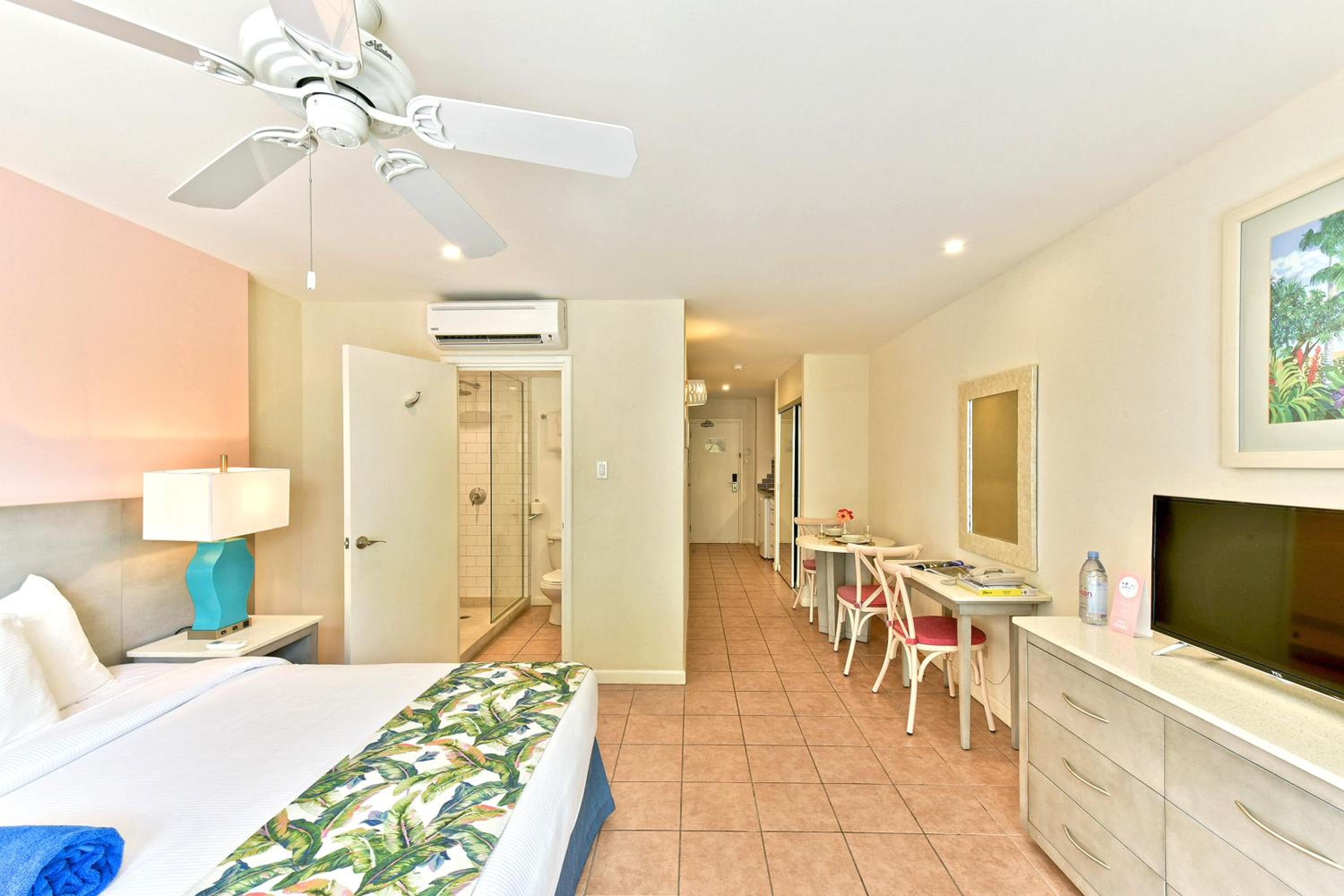 Deluxe Studio with French Balcony photo 2