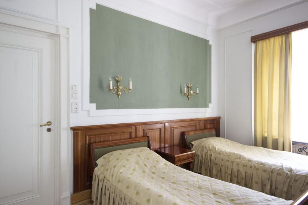 Twin Room - Photo 3