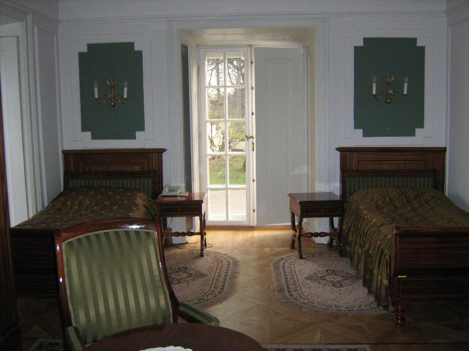 Twin Room - Photo 8