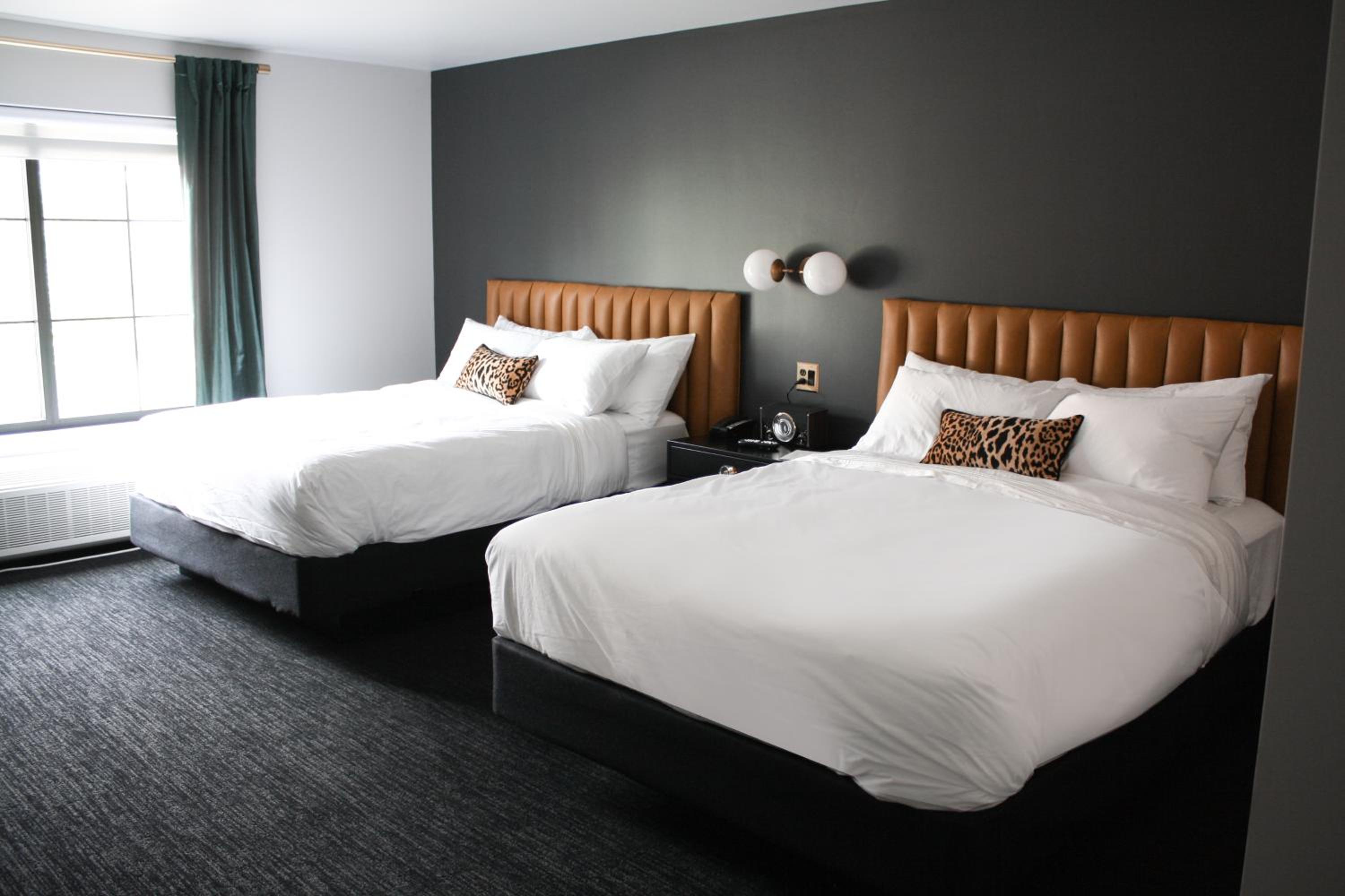 Standard Queen Room with Two Queen Beds - Non-Smoking - Photo 1