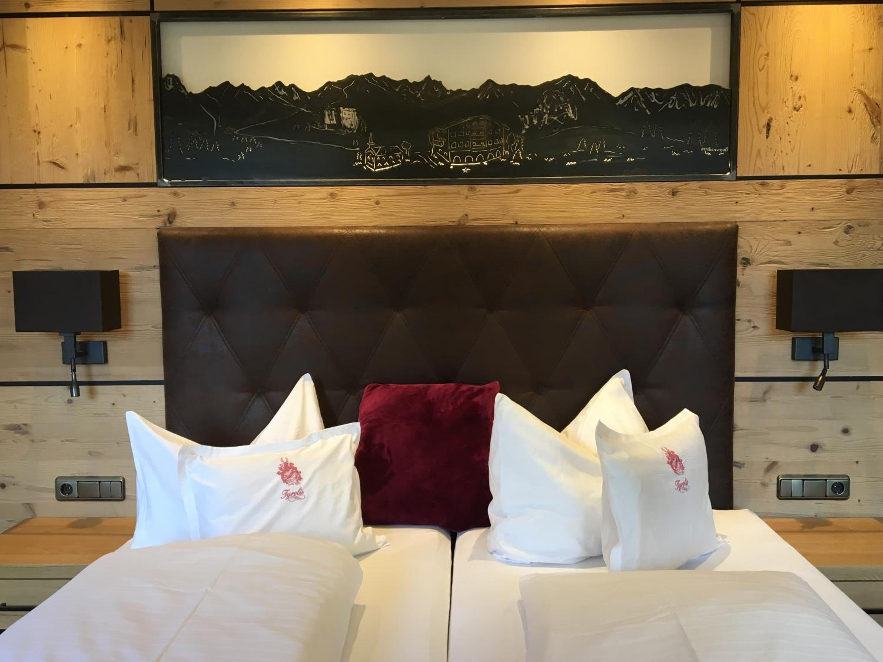 Junior Suite with Balcony - Photo 9
