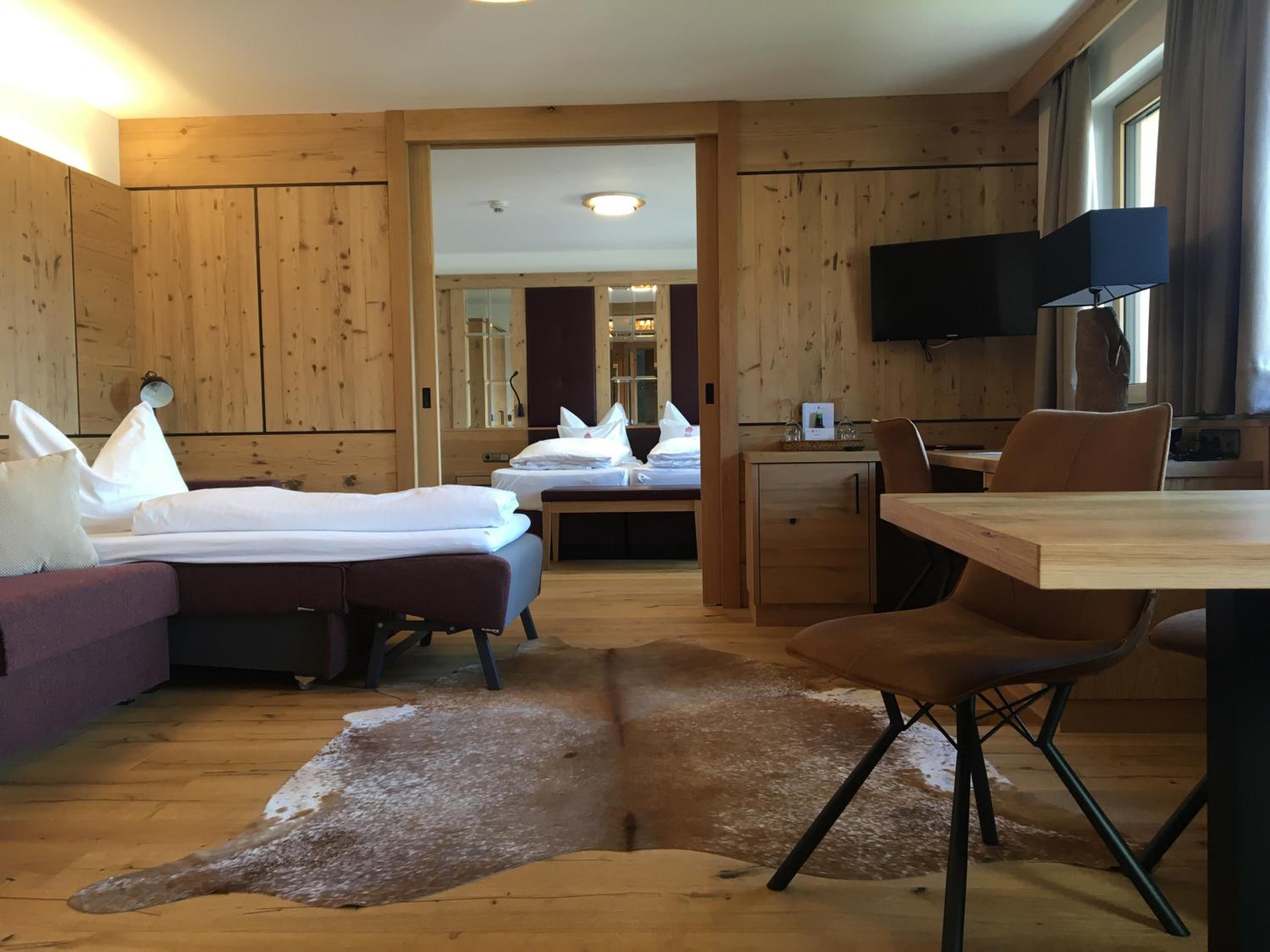 Suite - Photo 38
