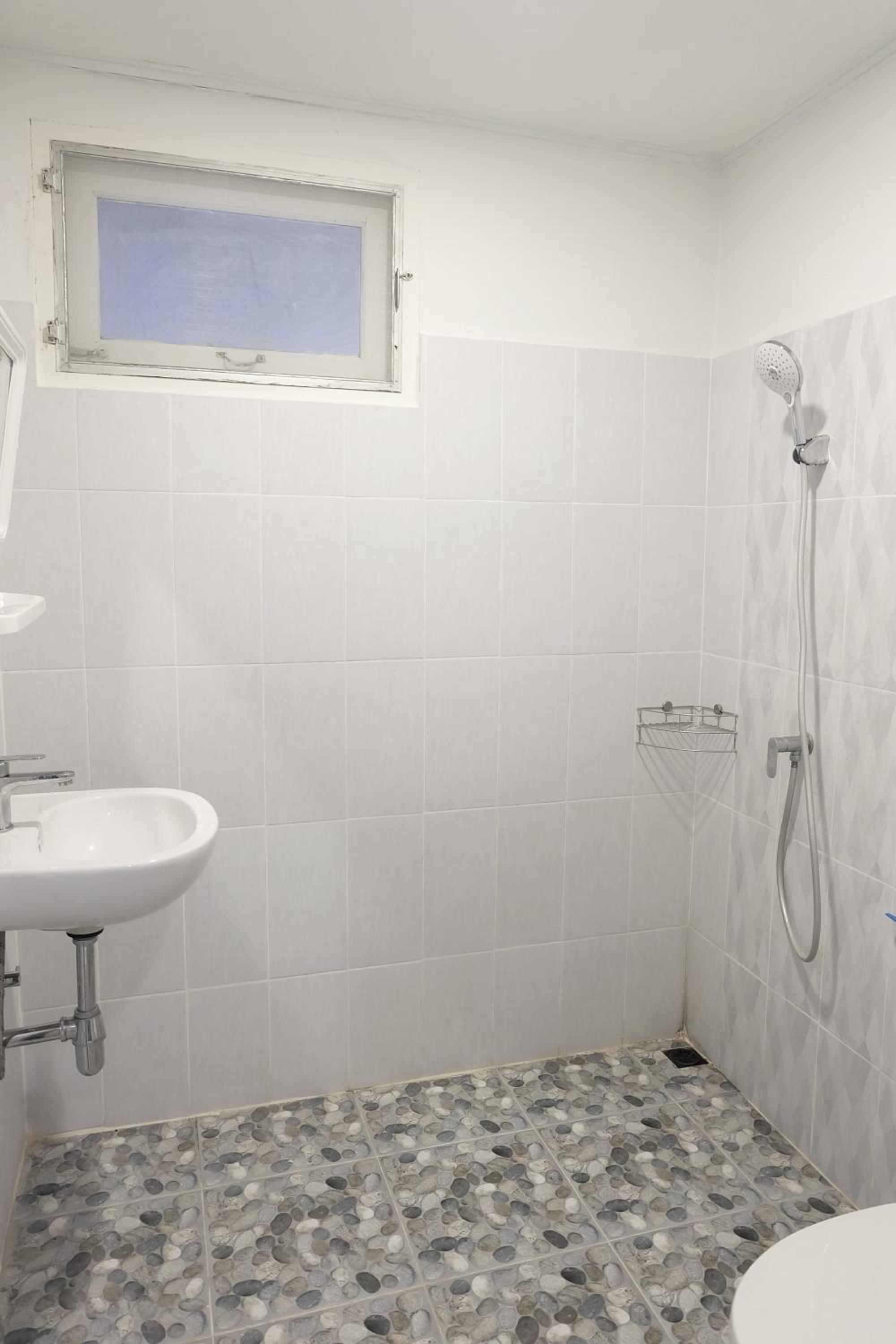 Four-Bedroom House - Photo 10