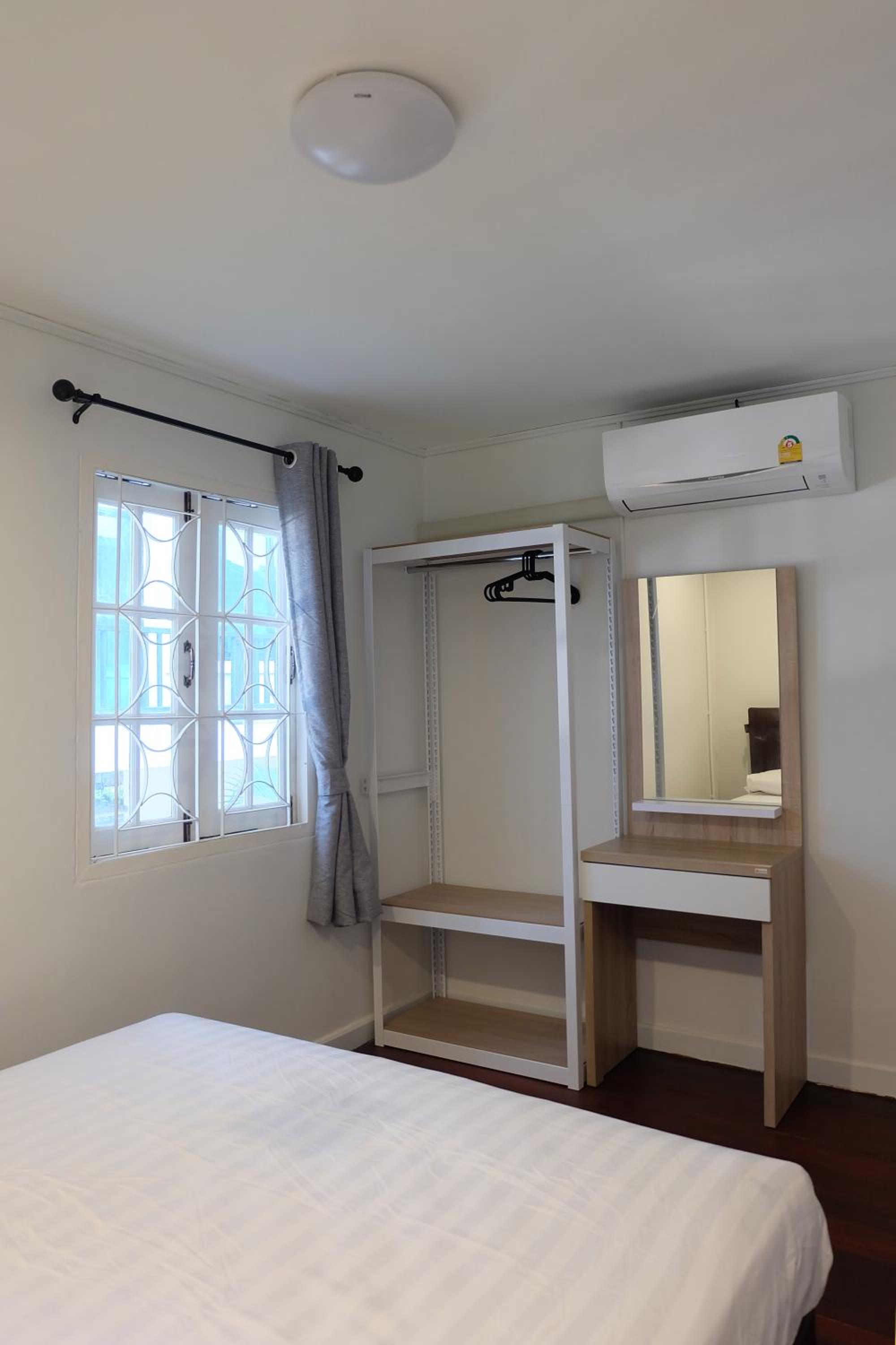Four-Bedroom House - Photo 2