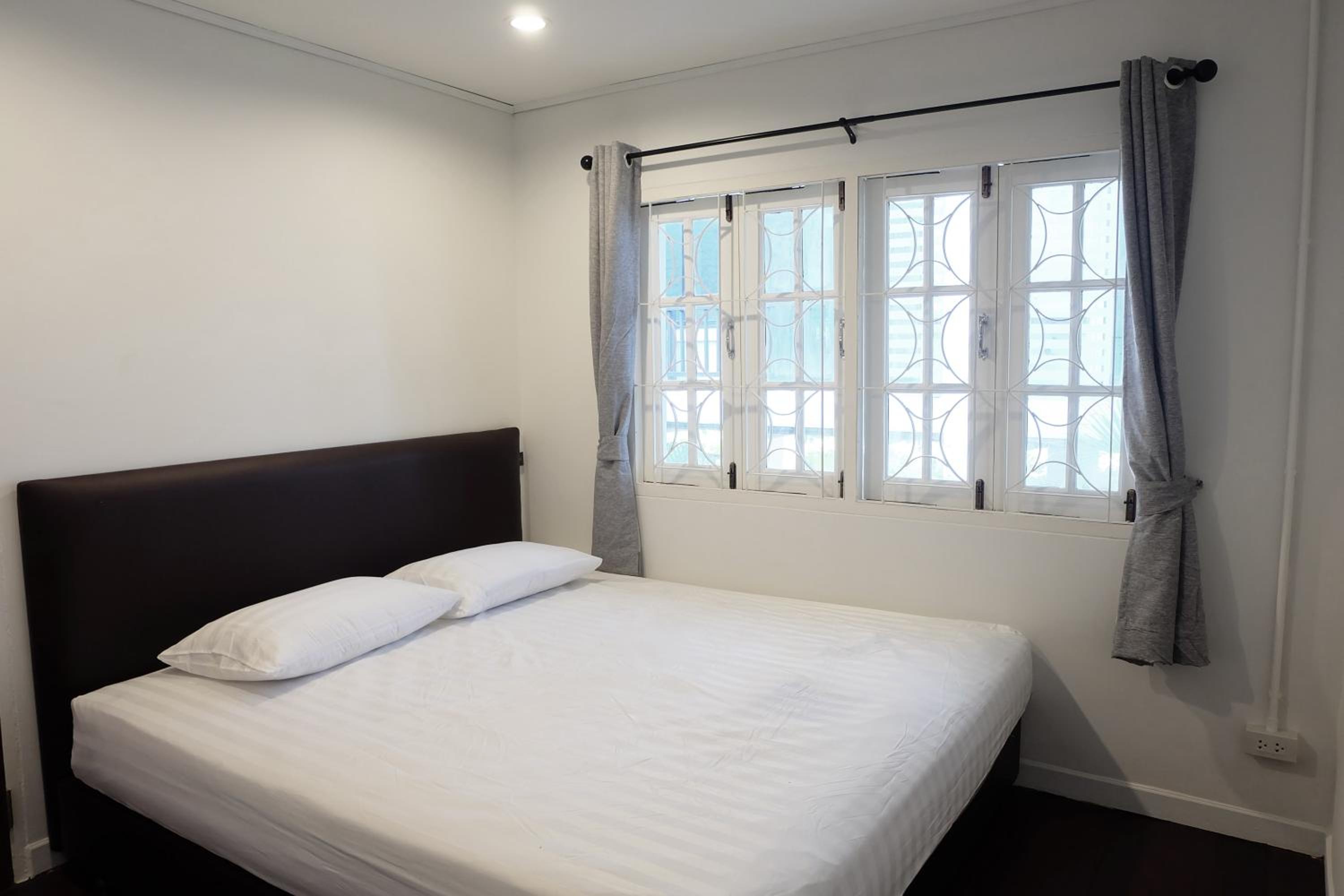 Four-Bedroom House - Photo 9