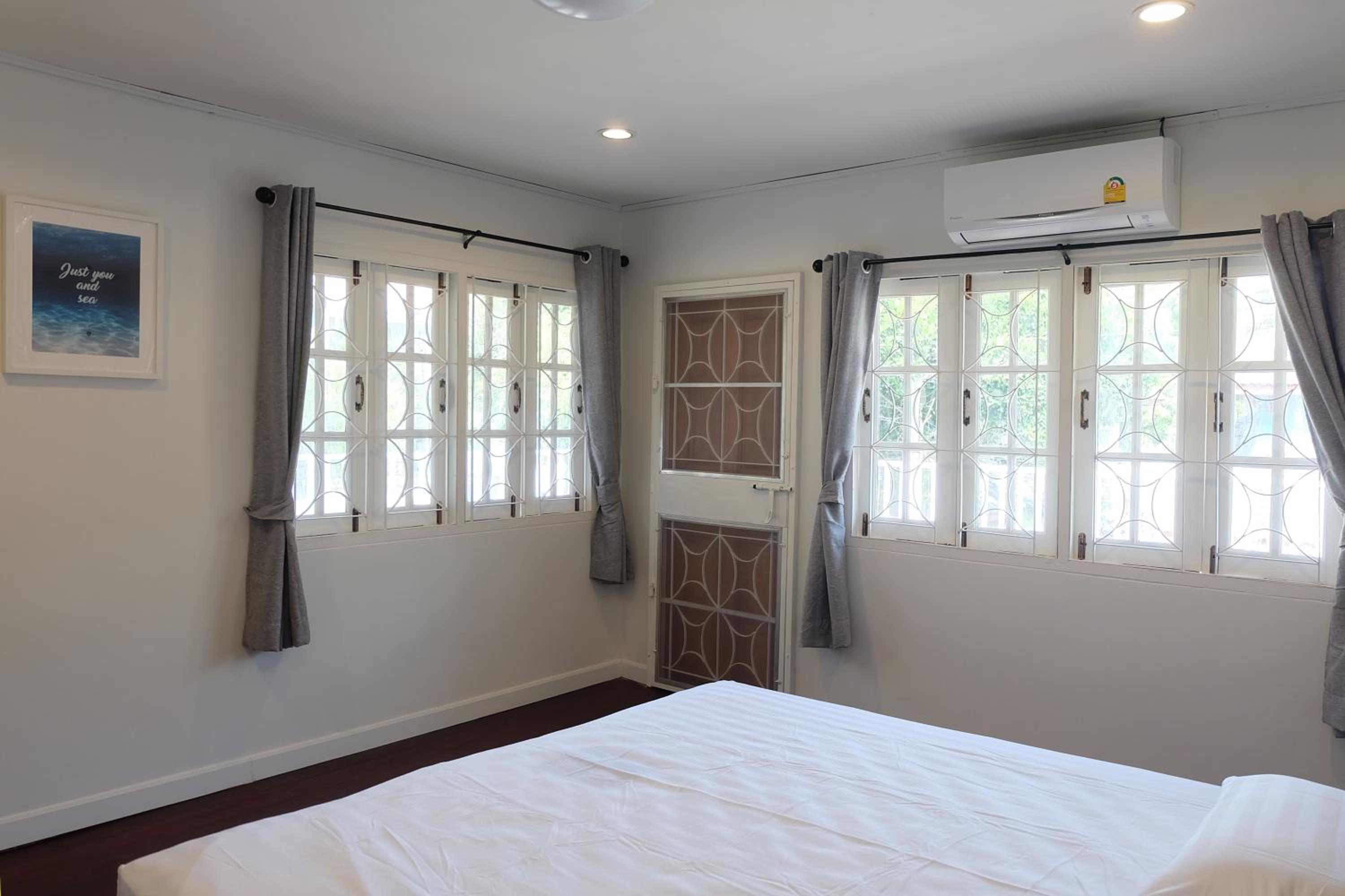 Four-Bedroom House - Photo 16