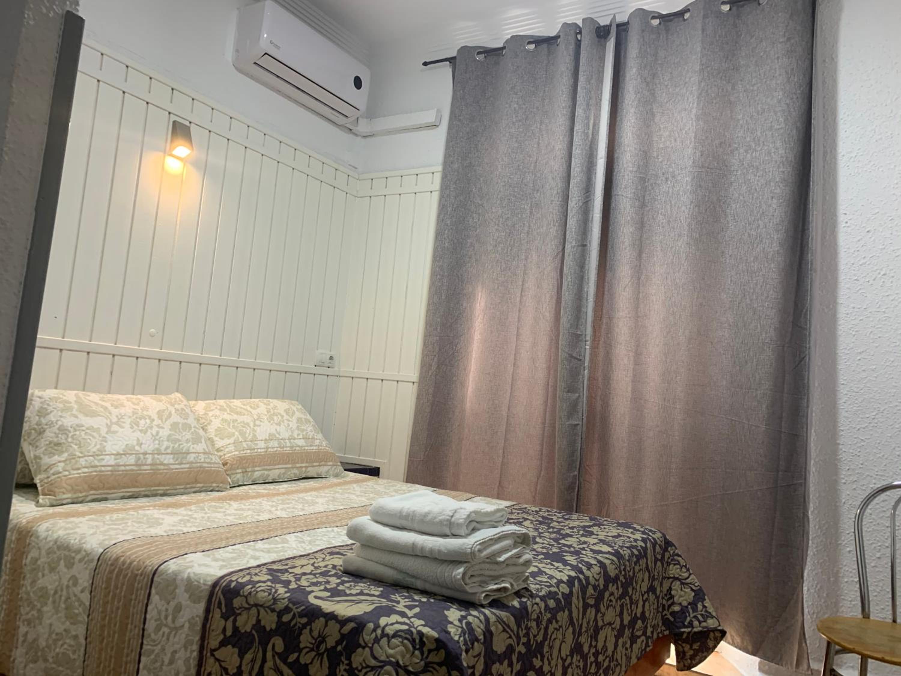 Double Room with Private Bathroom - Photo 1