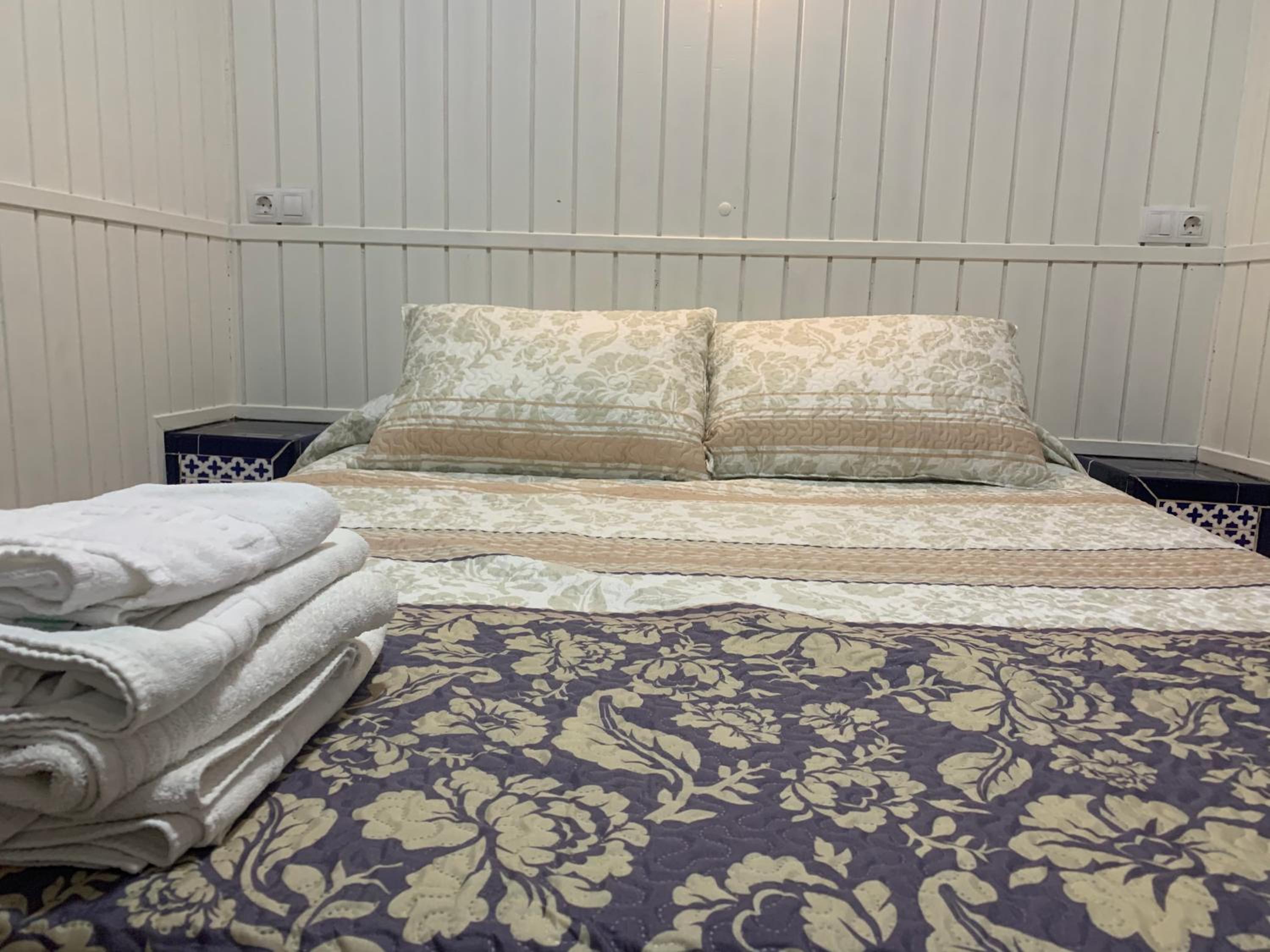 Double Room with Private Bathroom - Photo 4