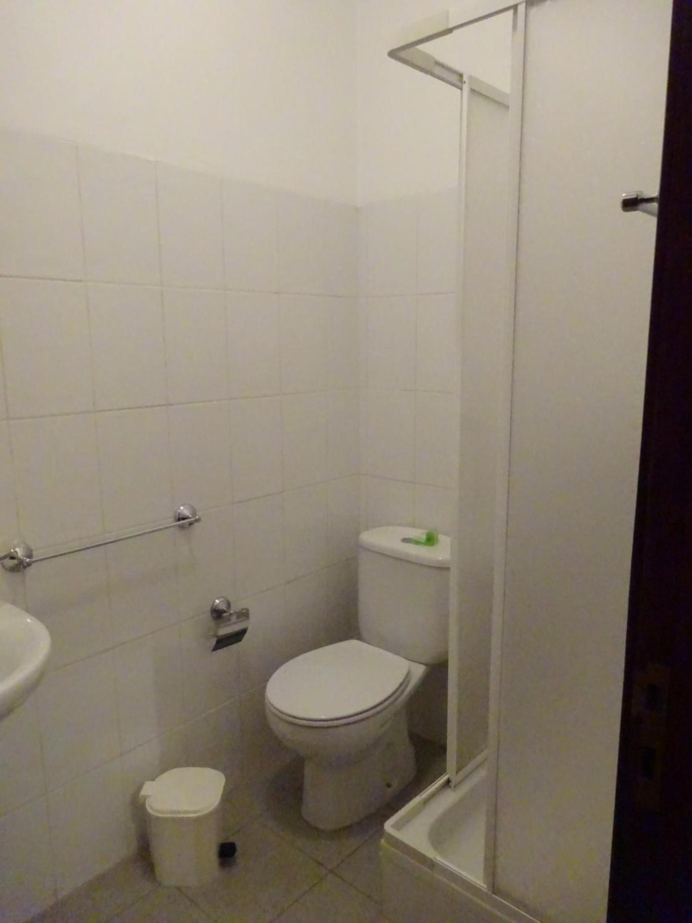 Double Room with Private Bathroom - Photo 4