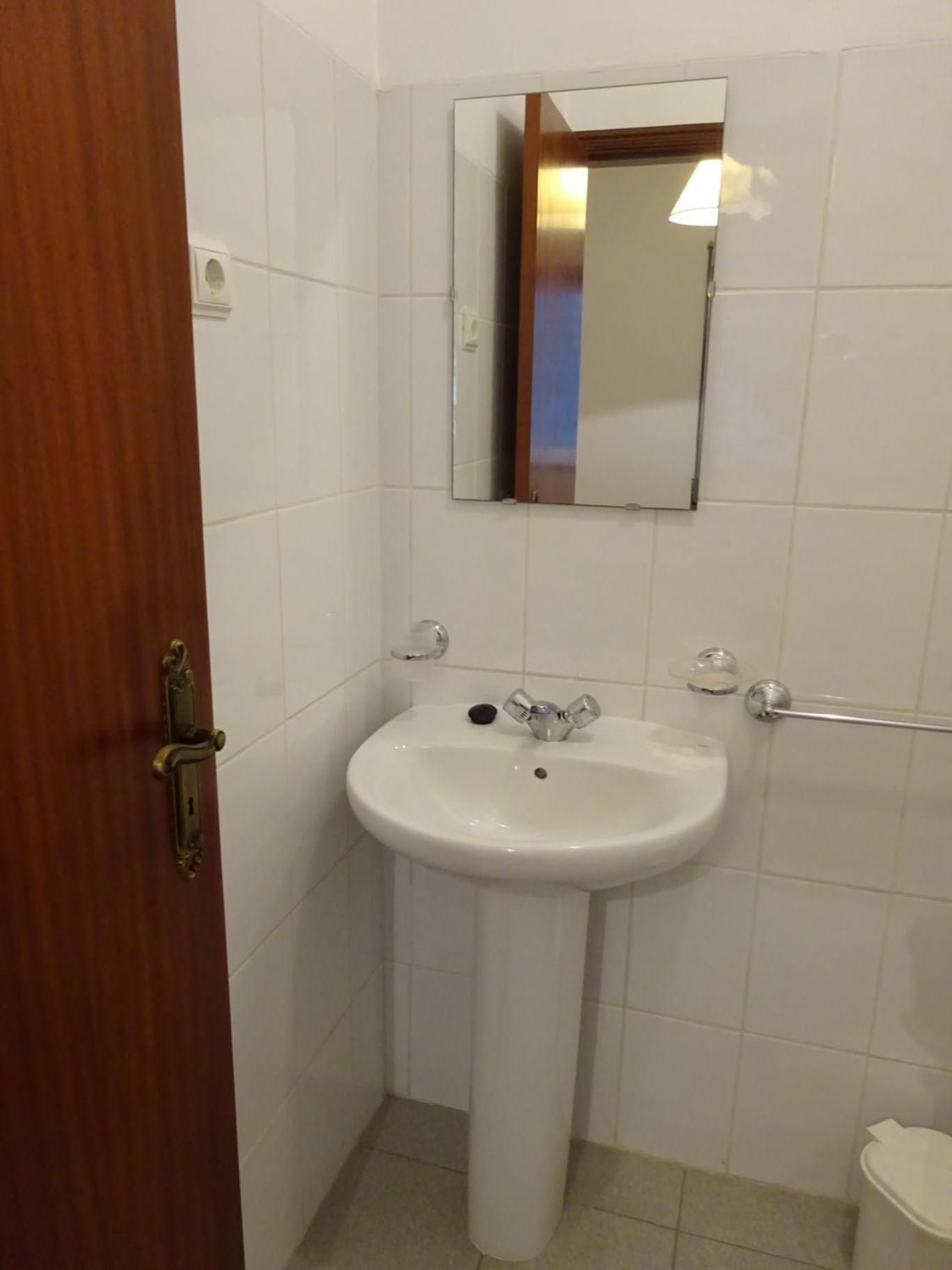 Double Room with Private Bathroom - Photo 5