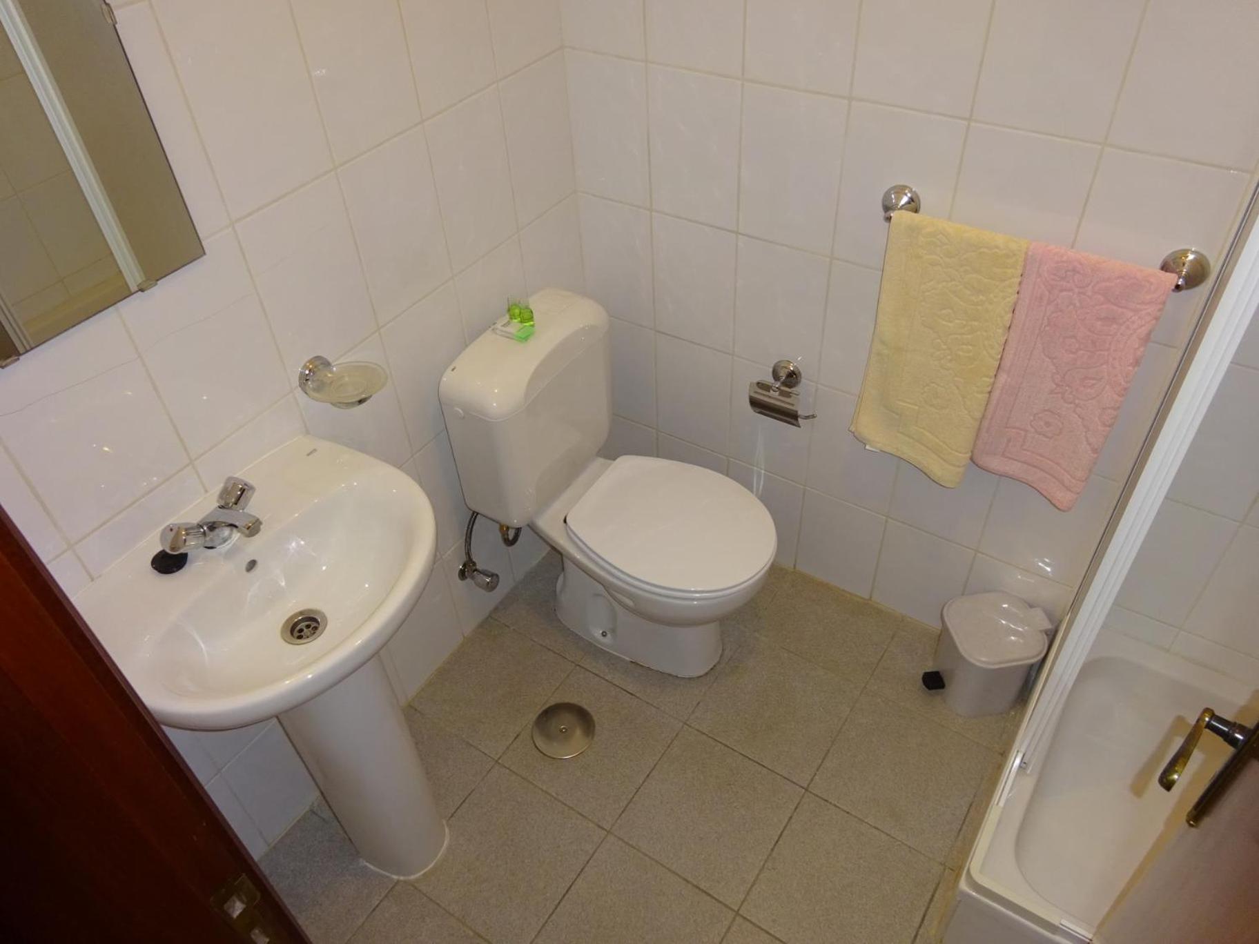 Double Room - Photo 5