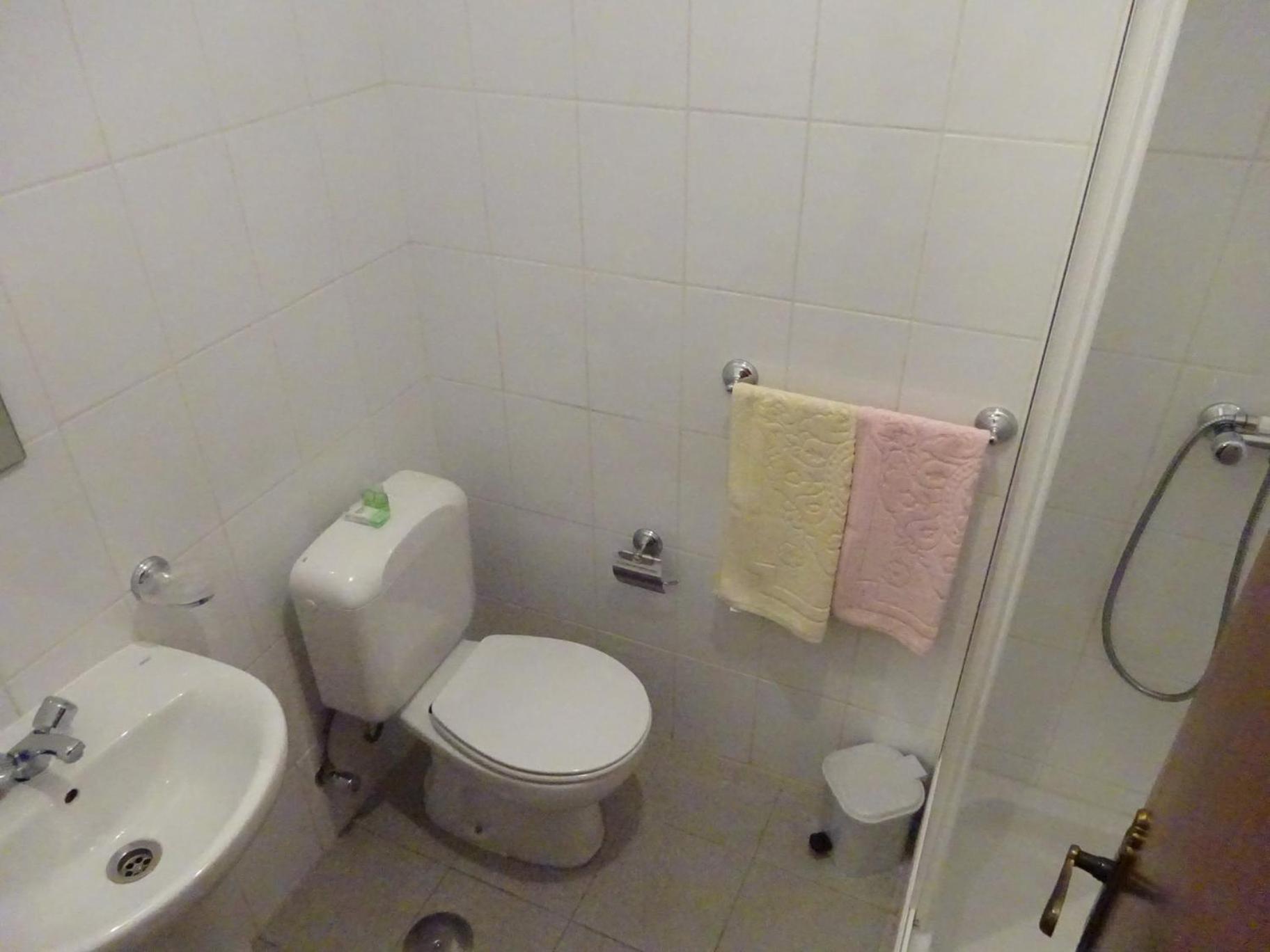 Double Room with Private Bathroom - Photo 7