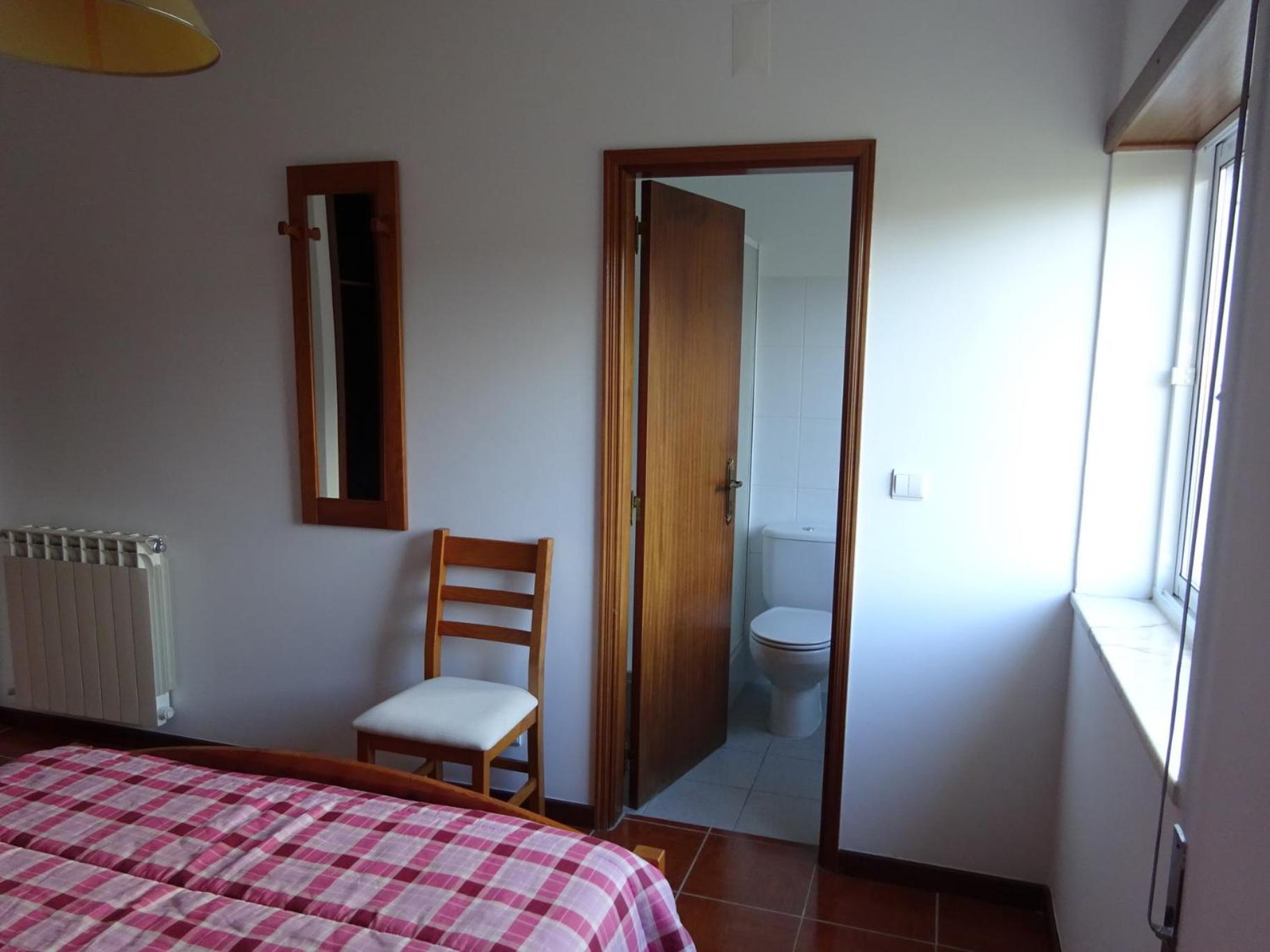 Double Room with Private Bathroom - Photo 17