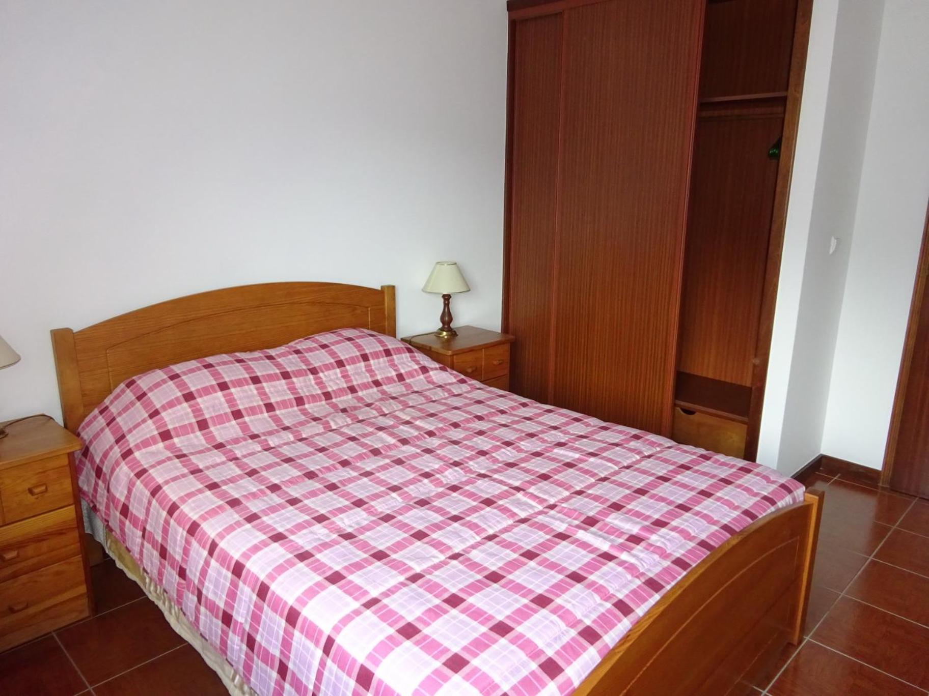 Double Room with Private Bathroom - Photo 18