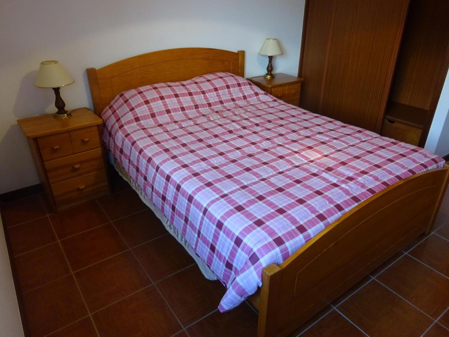 Double Room with Private Bathroom - Photo 2