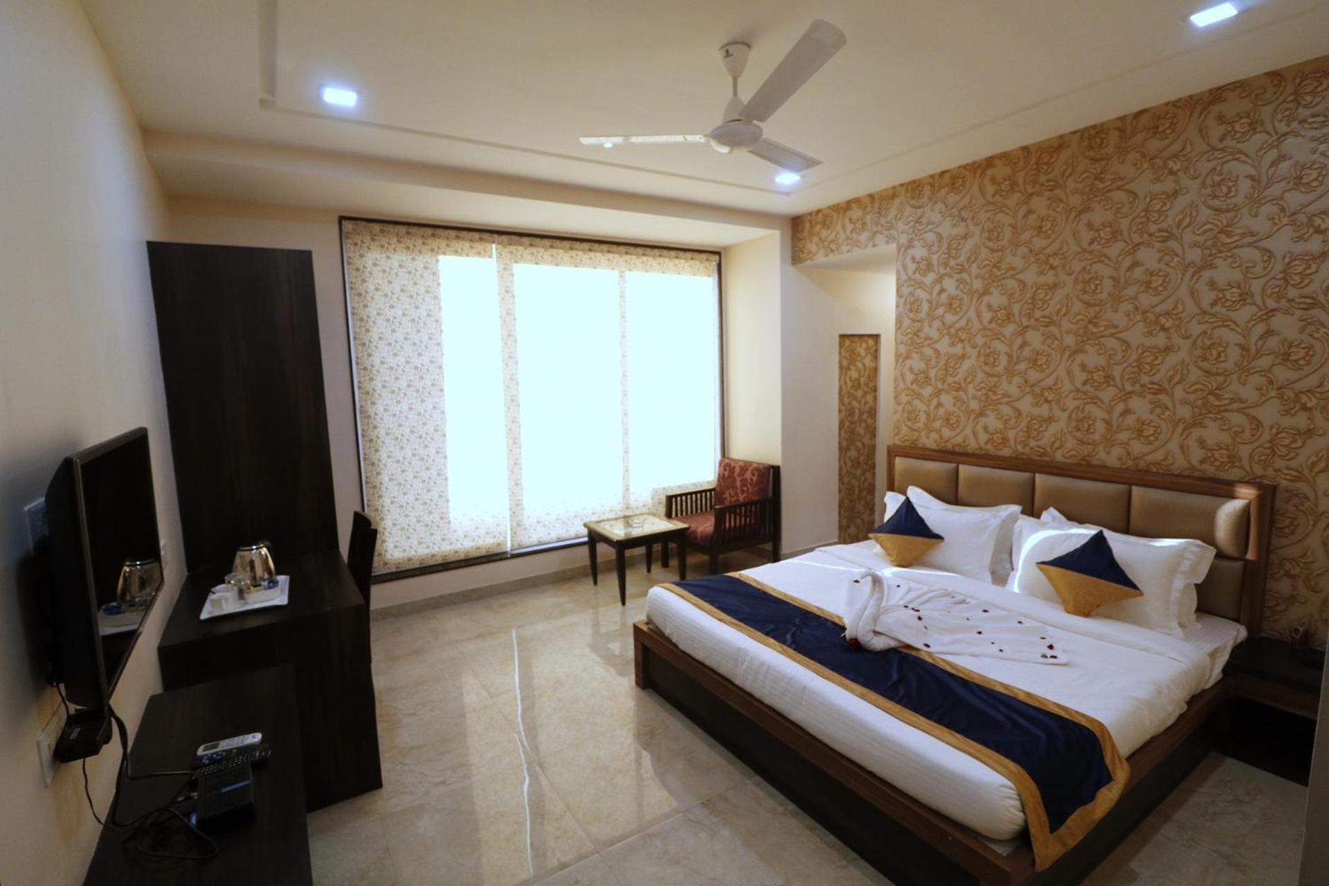 Deluxe Room - Photo 5
