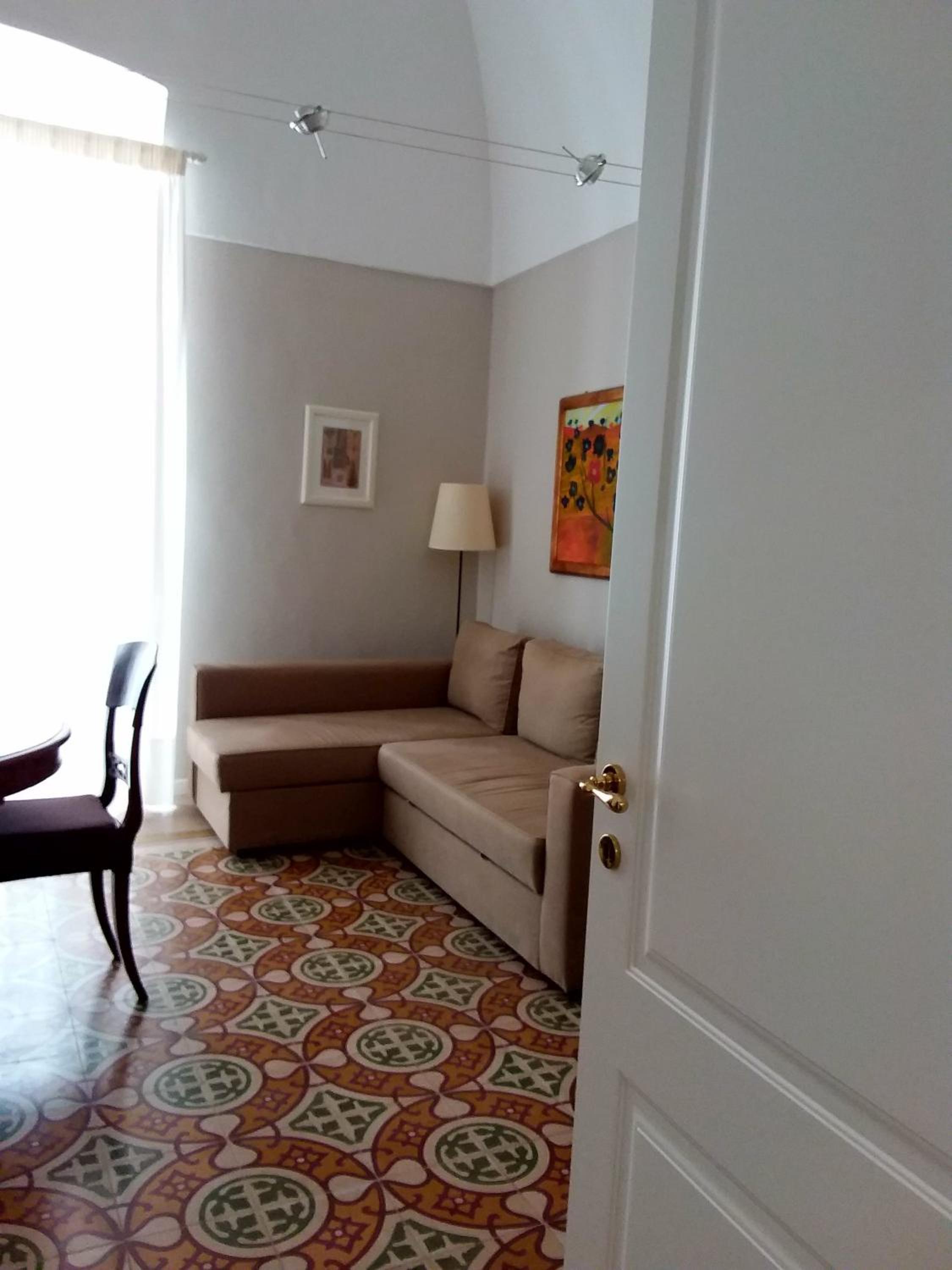 One-Bedroom Apartment - Photo 4