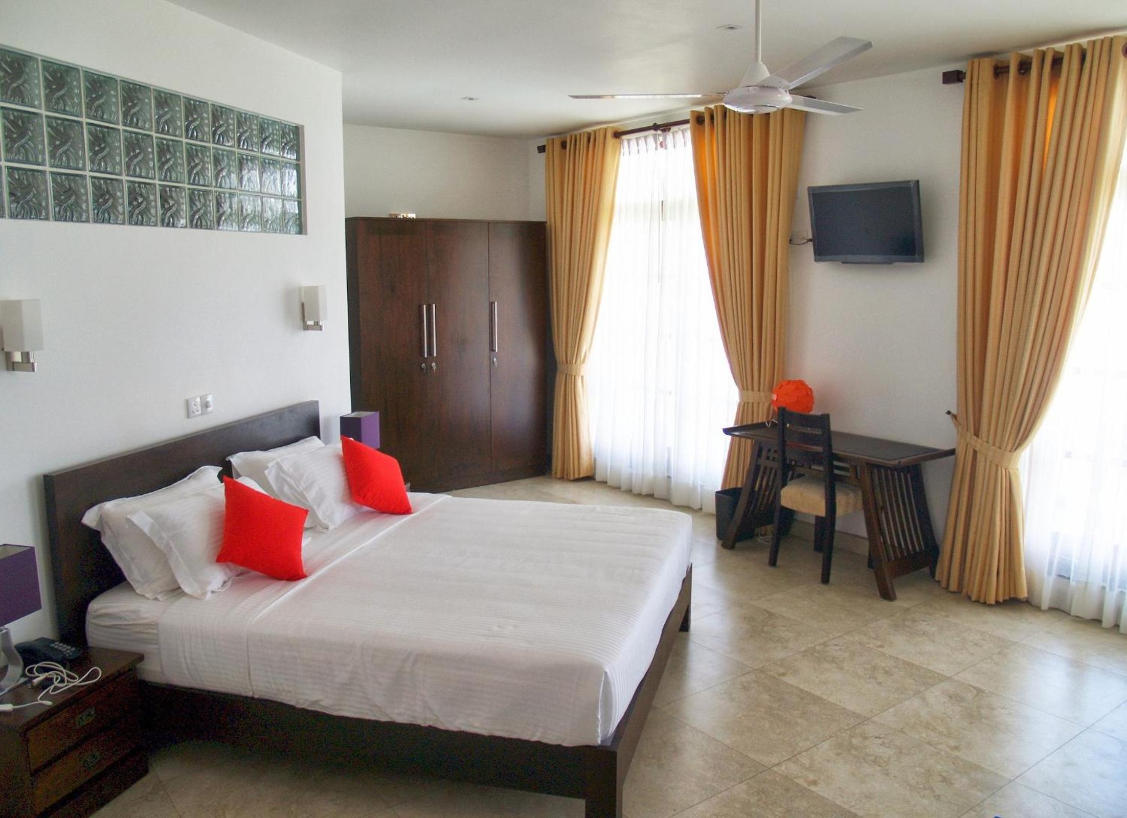 Honeymoon Suite