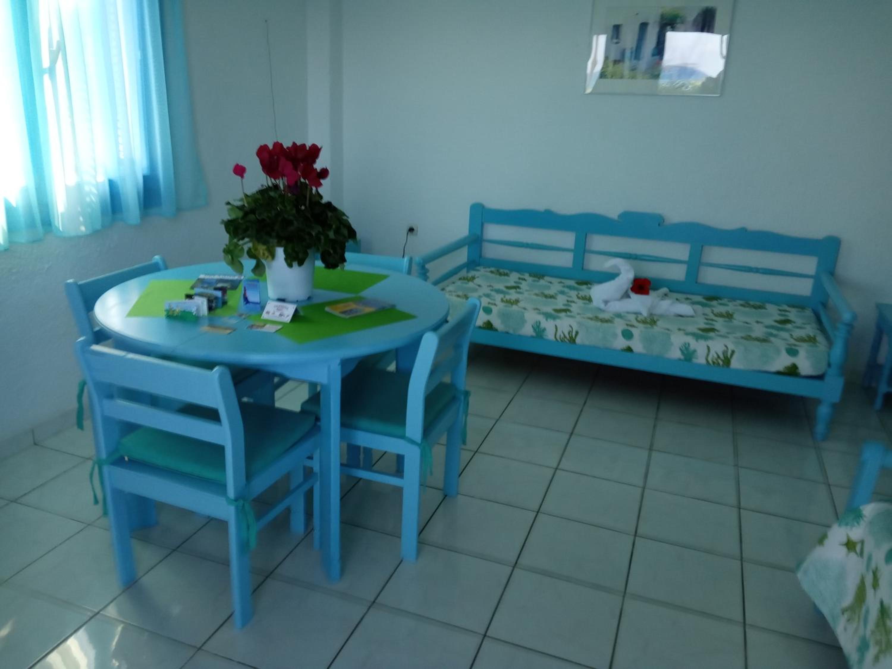 One-Bedroom Apartment with Sea View (4 Adults)