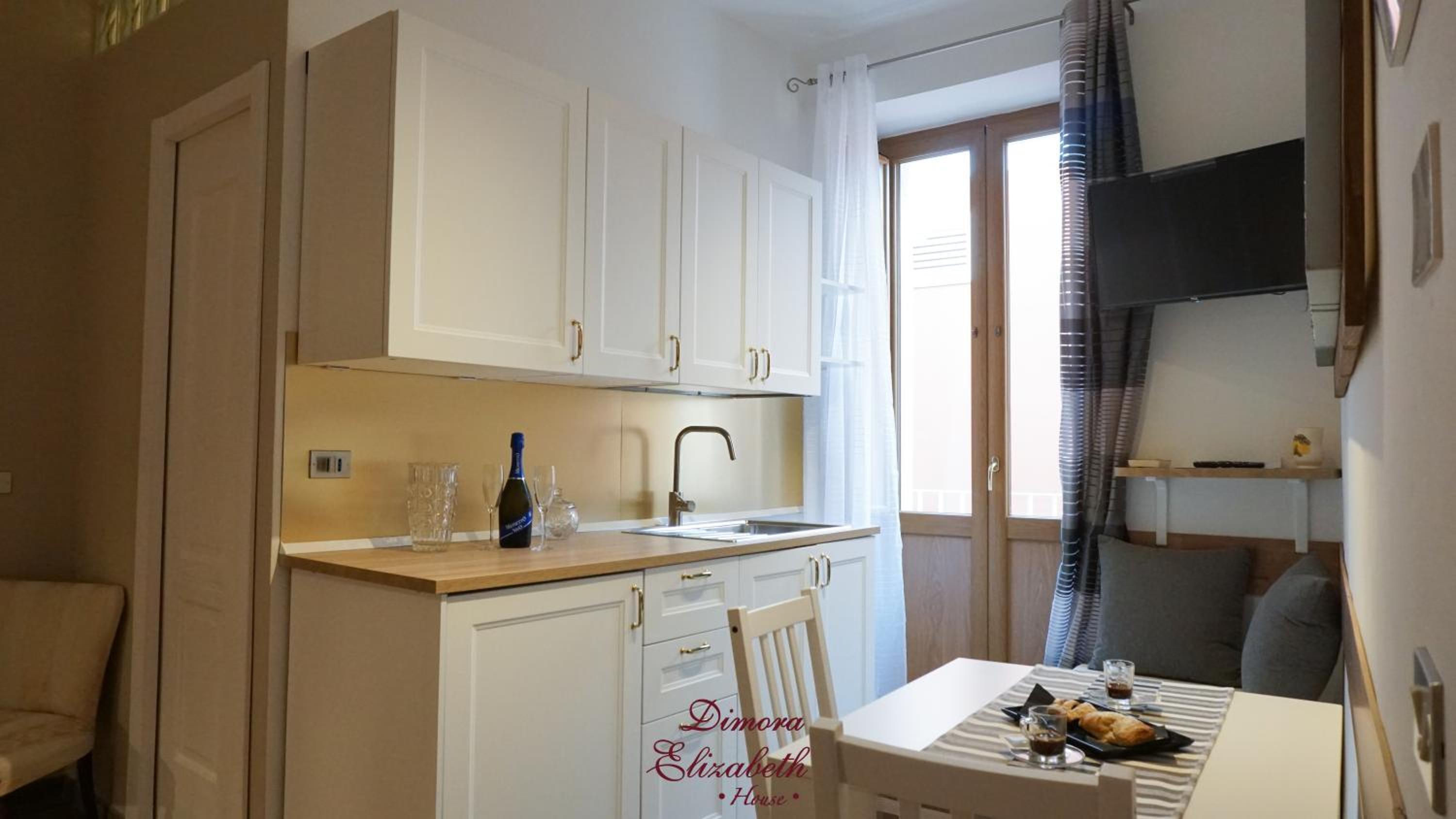 Deluxe Room - Photo 9