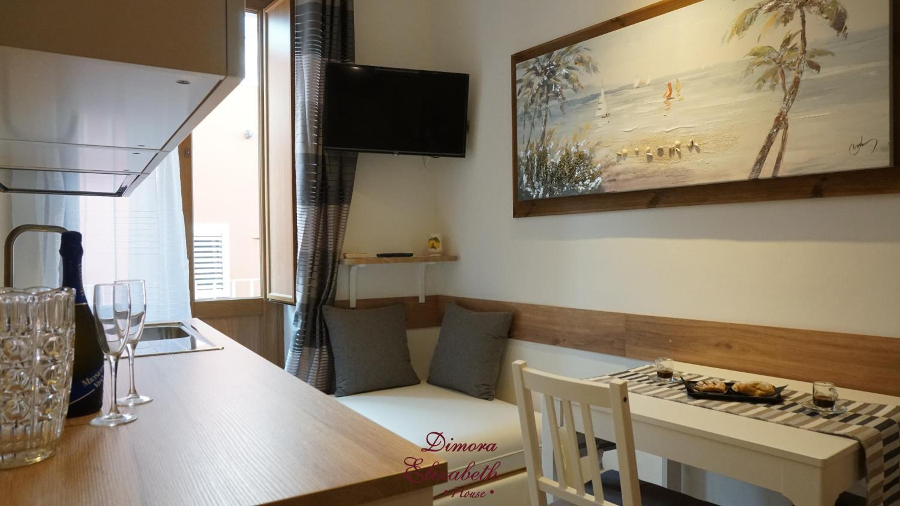 Deluxe Room - Photo 14