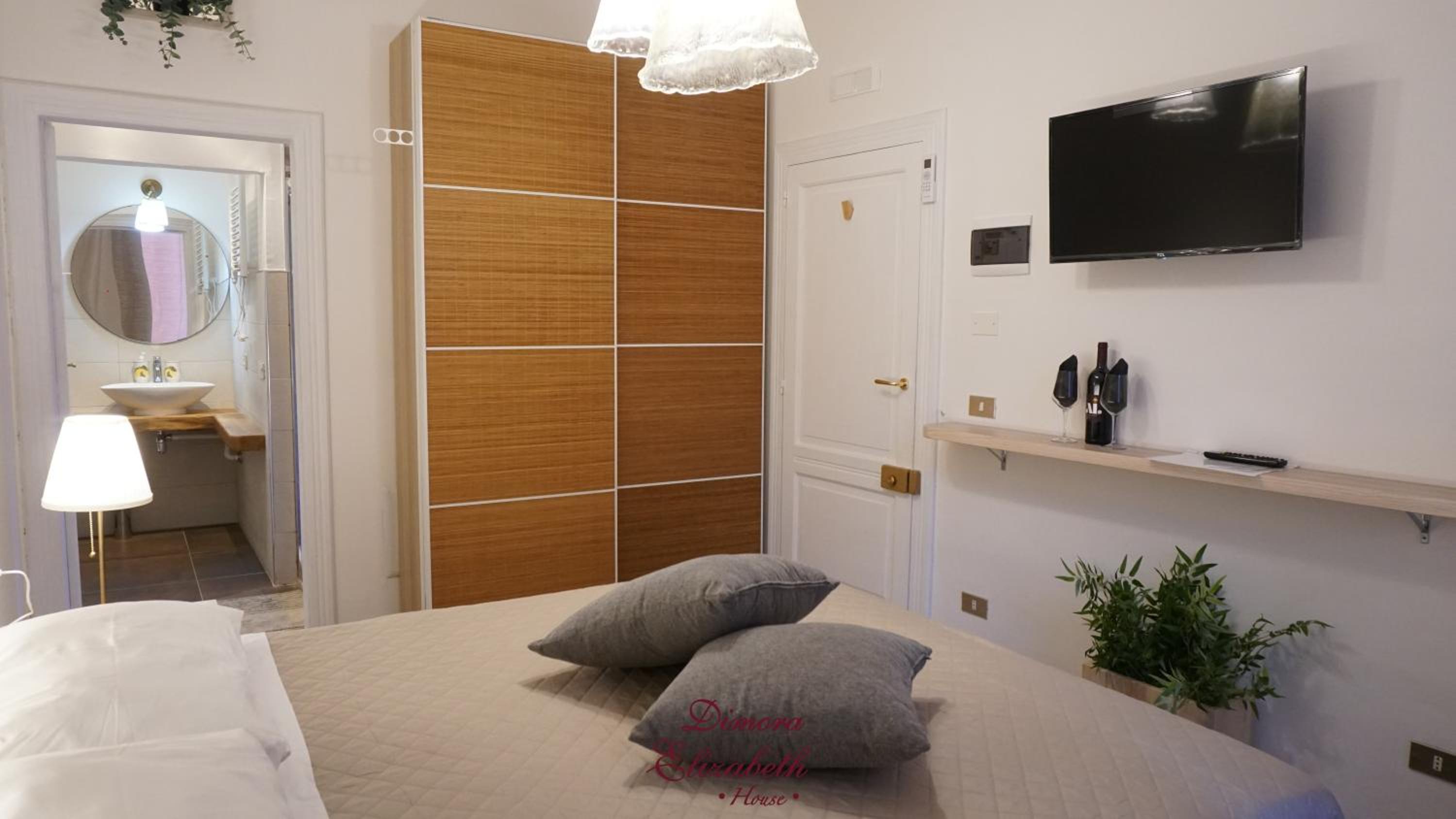 Deluxe Double or Twin Room - Photo 14