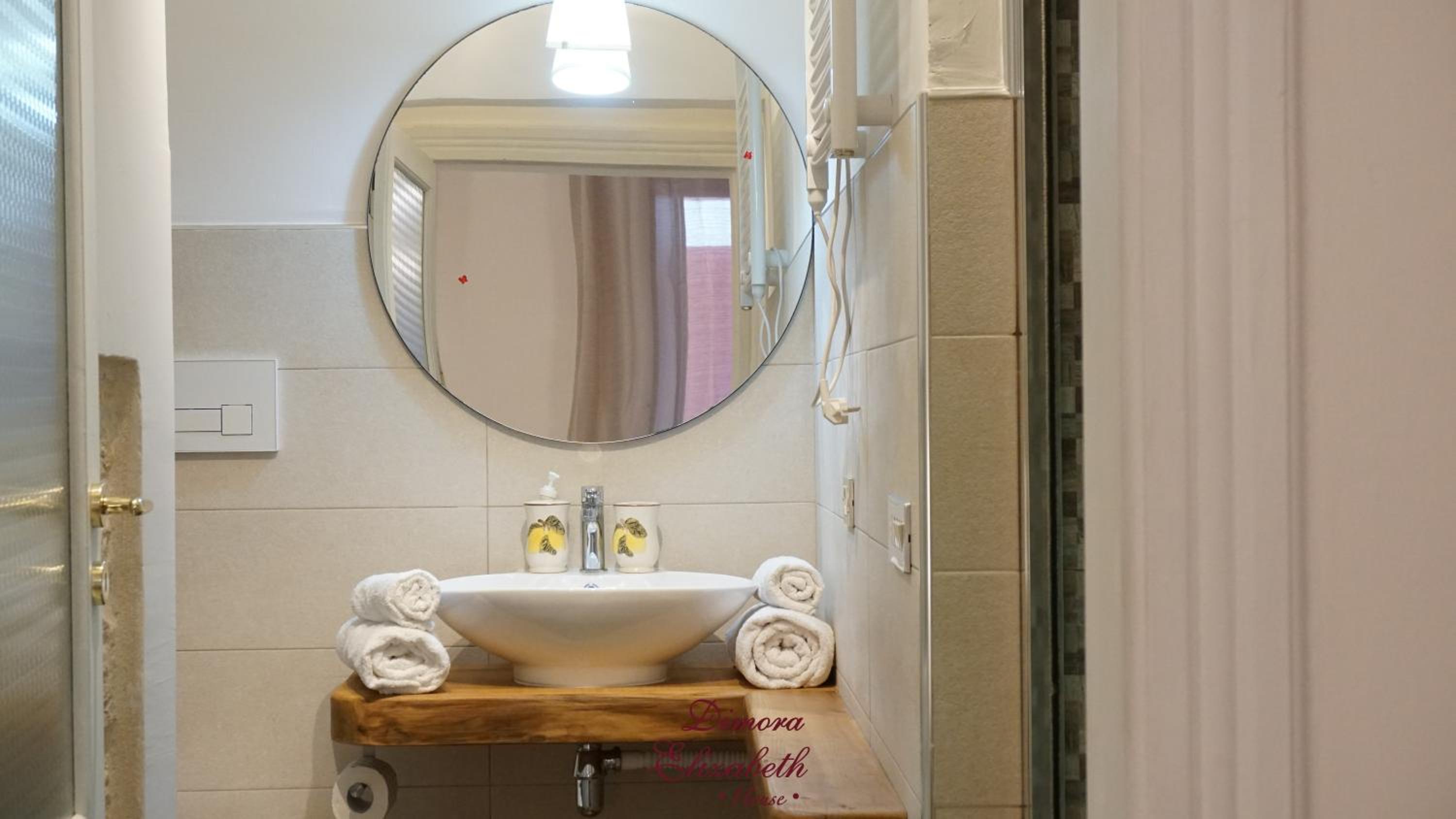 Deluxe Double or Twin Room - Photo 15