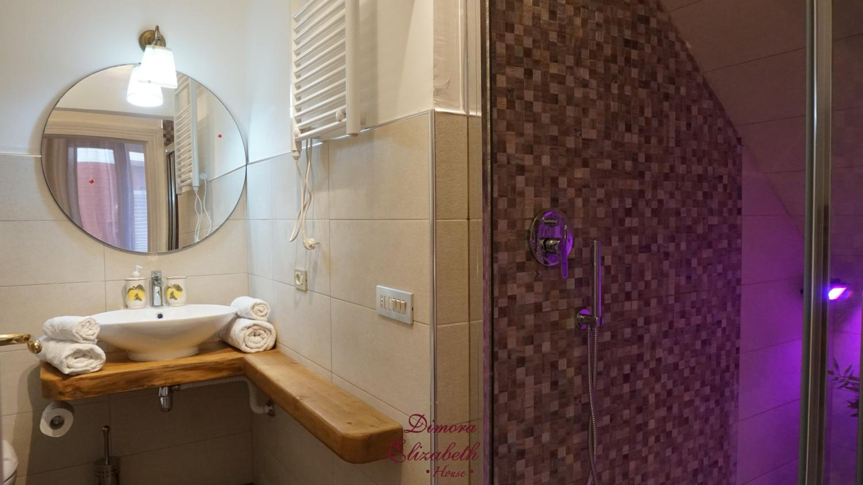 Deluxe Double or Twin Room - Photo 11