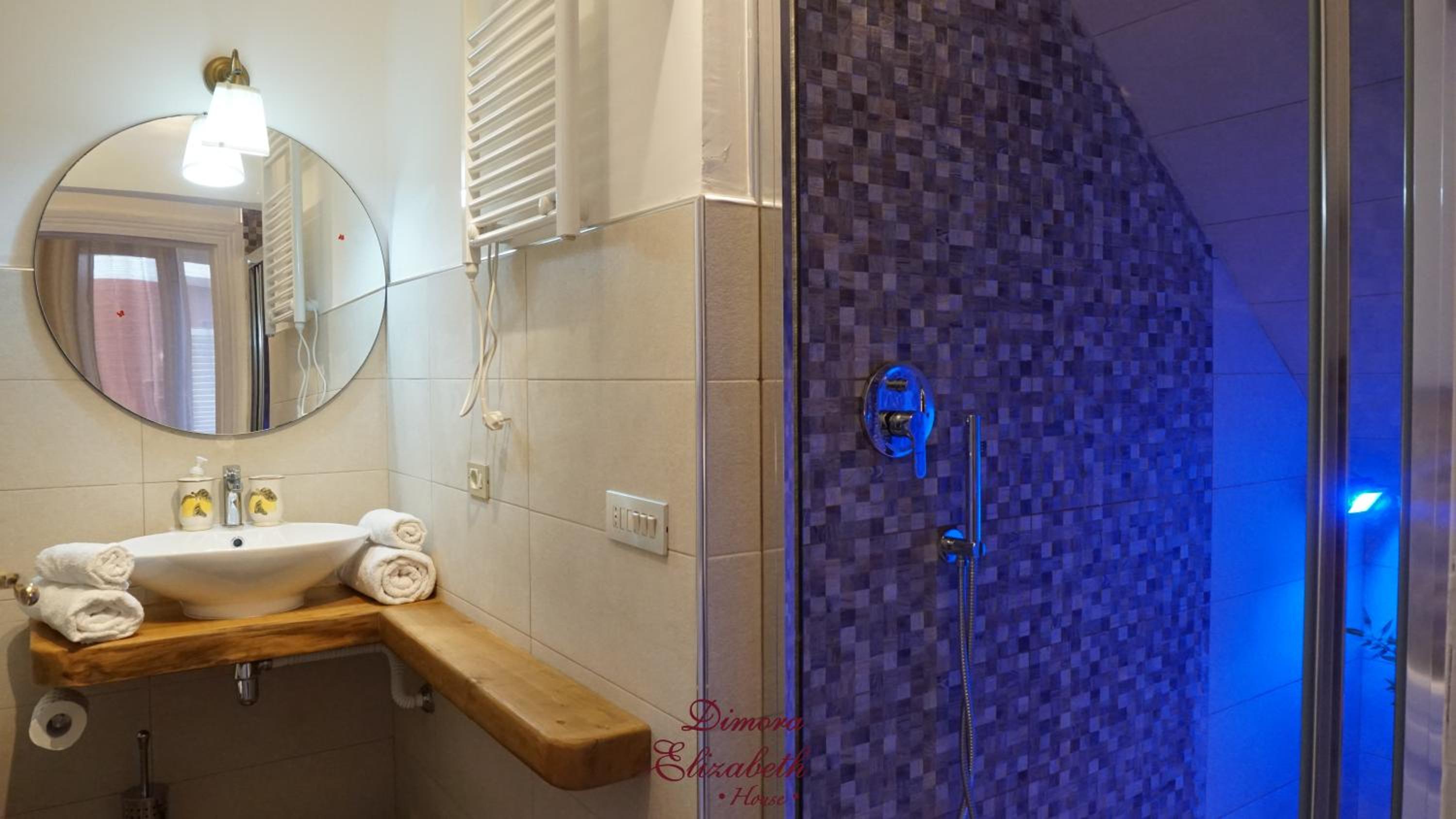 Deluxe Double or Twin Room - Photo 12