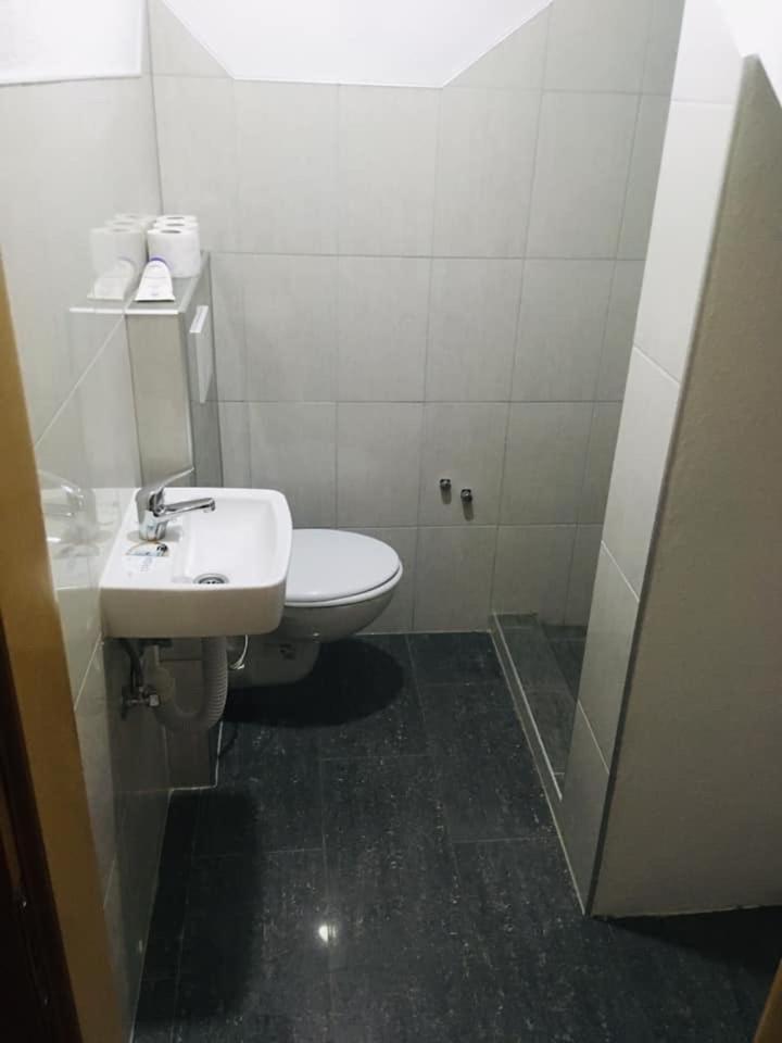 Basic Triple Room photo 2