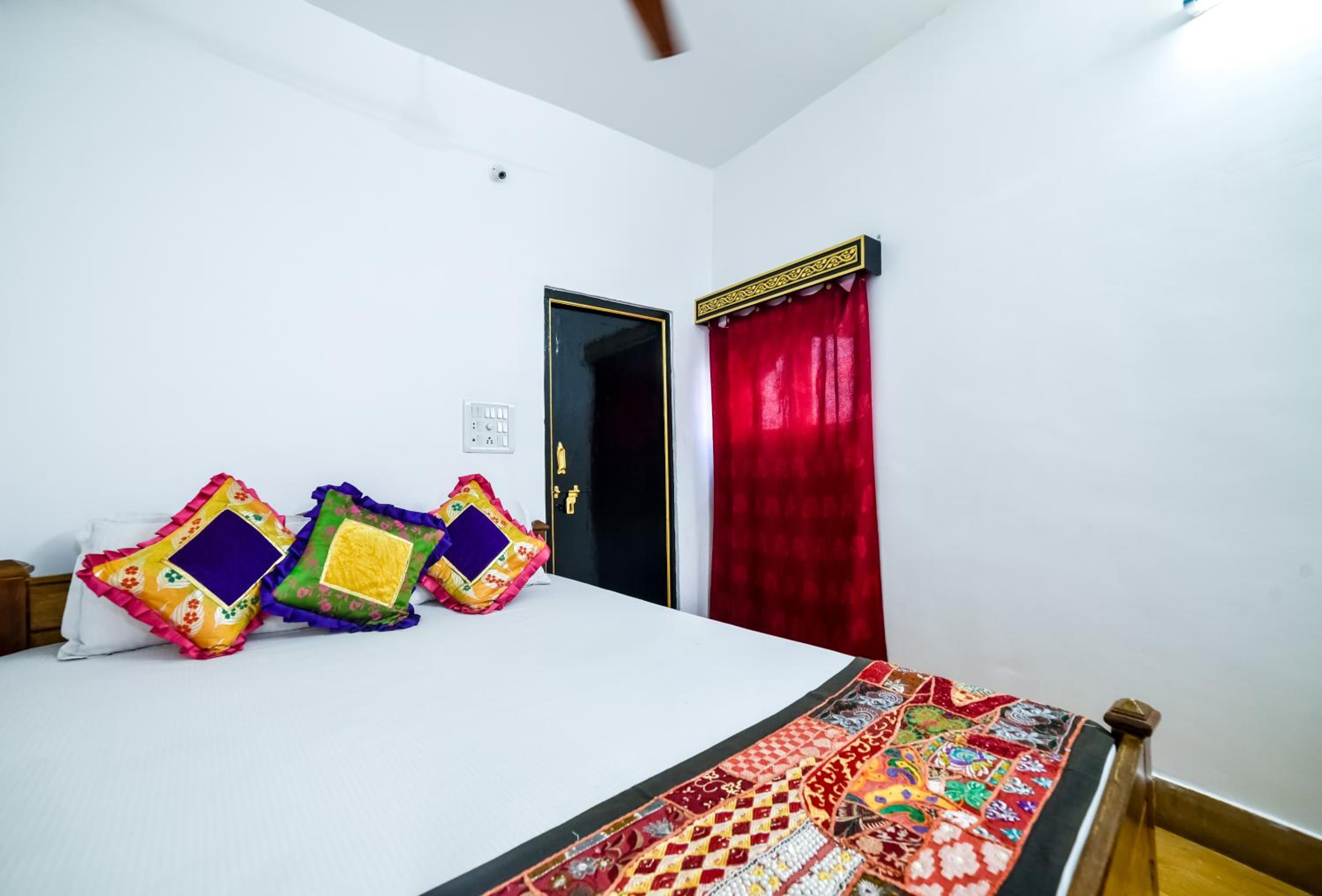 Budget Double Room photo 3
