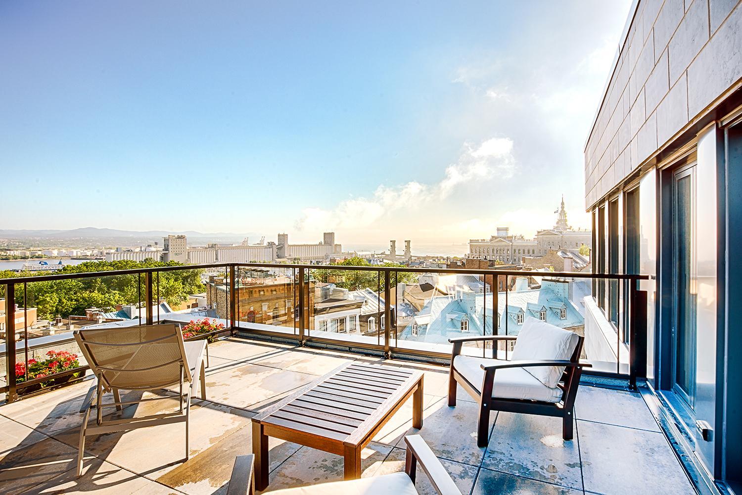 Suite with Balcony and City View