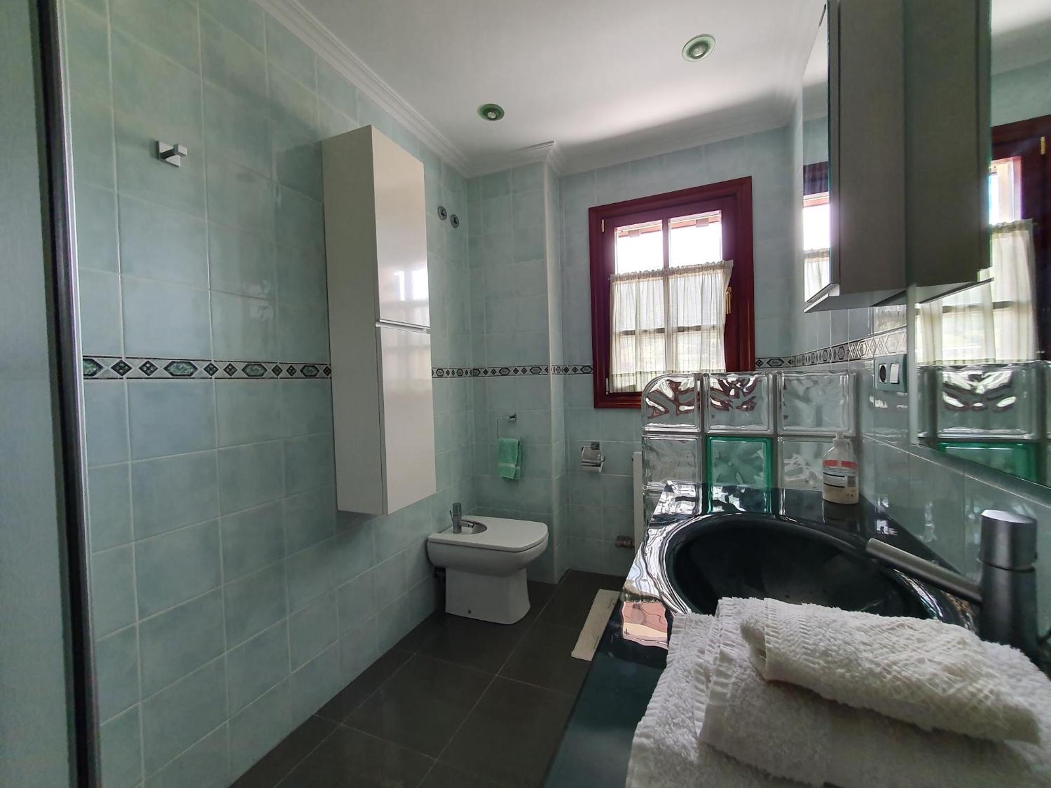 Four-Bedroom House photo 2
