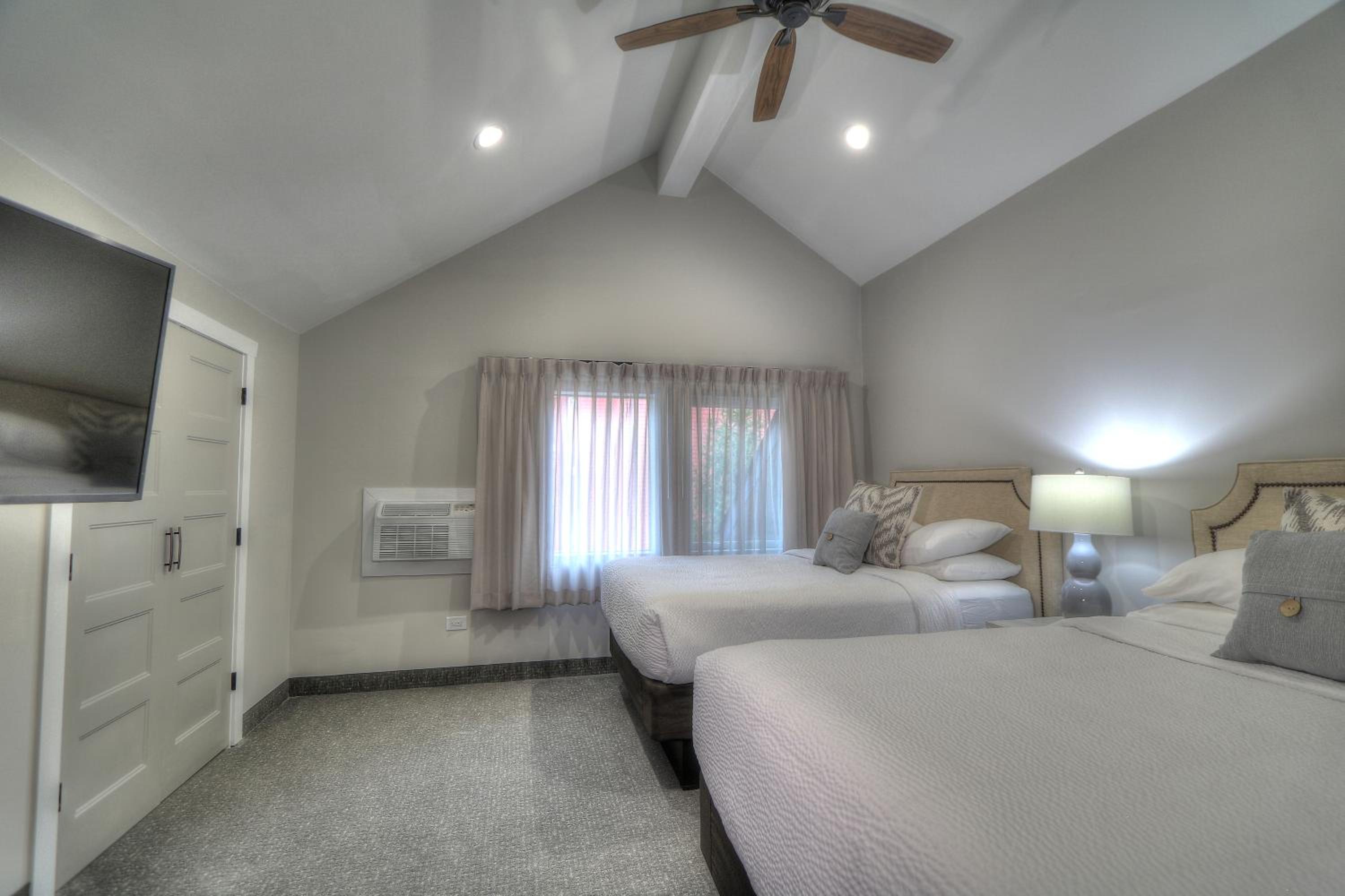 Deluxe Family Suite photo 1