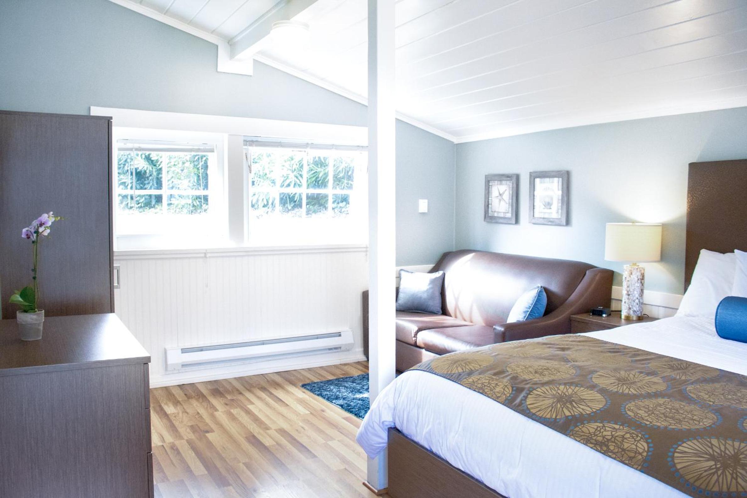  Beachcomber Cottage (6), Deluxe Family Cottage - Pet Friendly photo 2