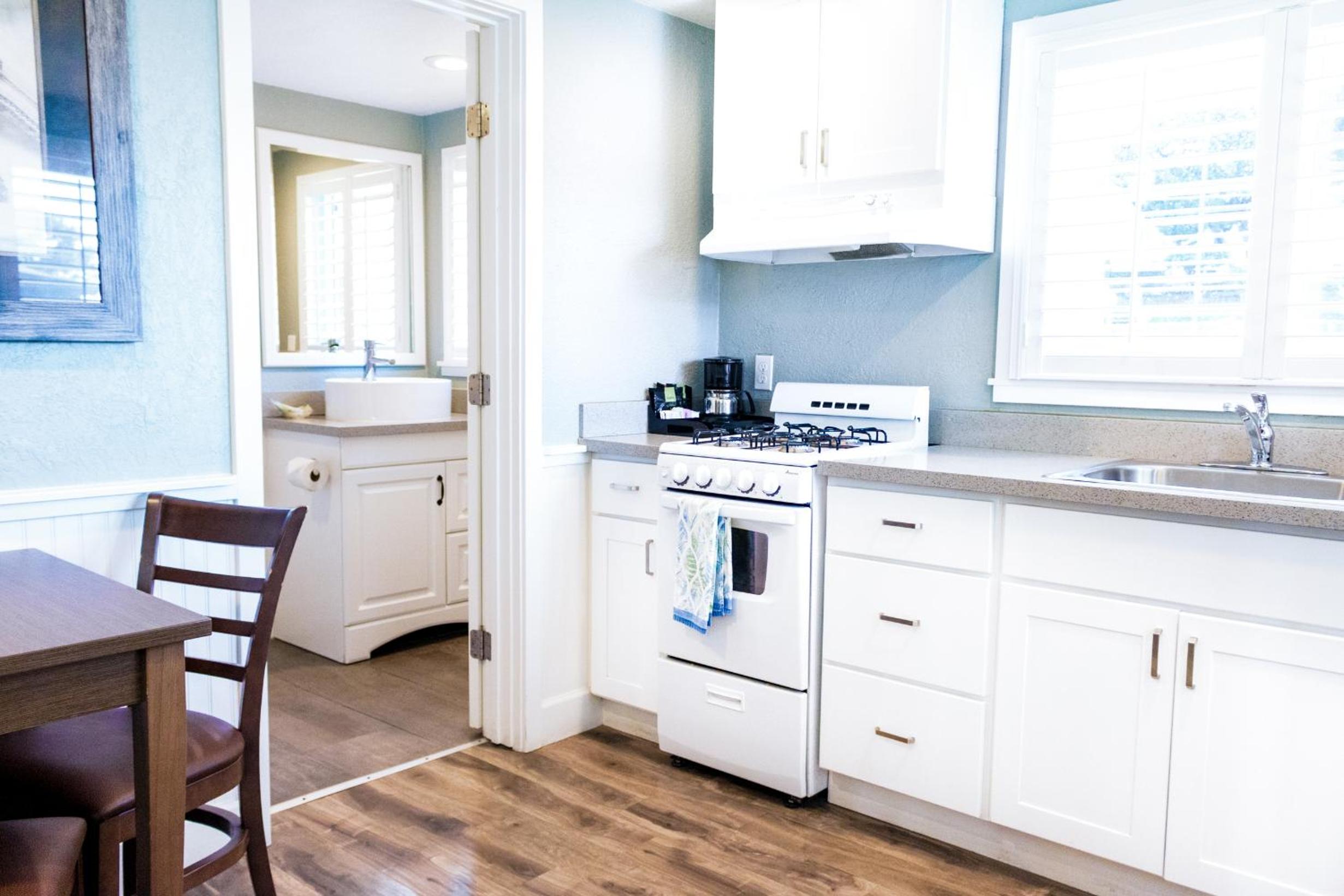 Sea Breeze Room (15), Deluxe I Queen - Pet Friendly - Photo 4