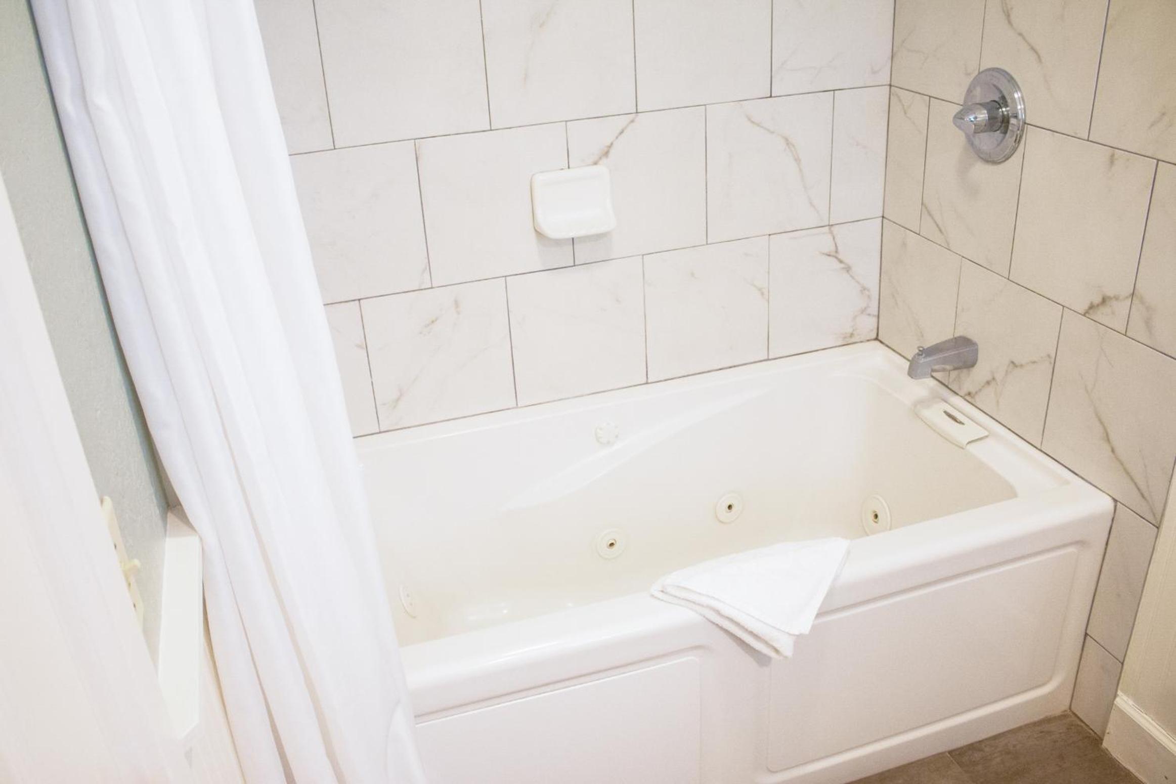 Sea Breeze Room (15), Deluxe I Queen - Pet Friendly - Photo 2
