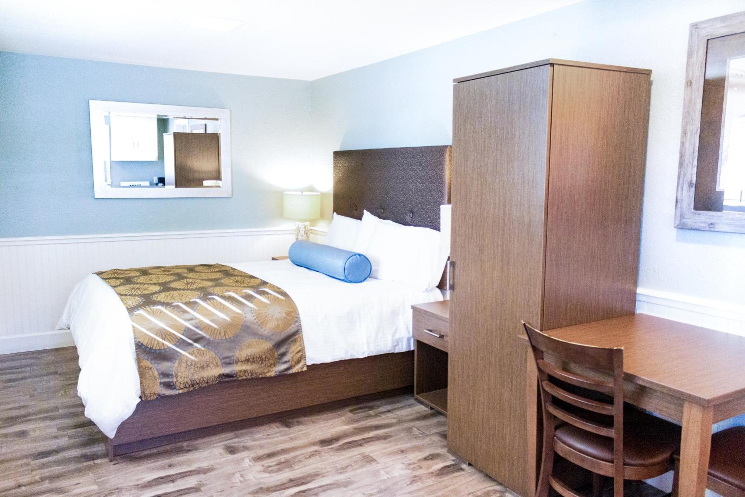 Sea Breeze Room (15), Deluxe I Queen - Pet Friendly - Photo 1