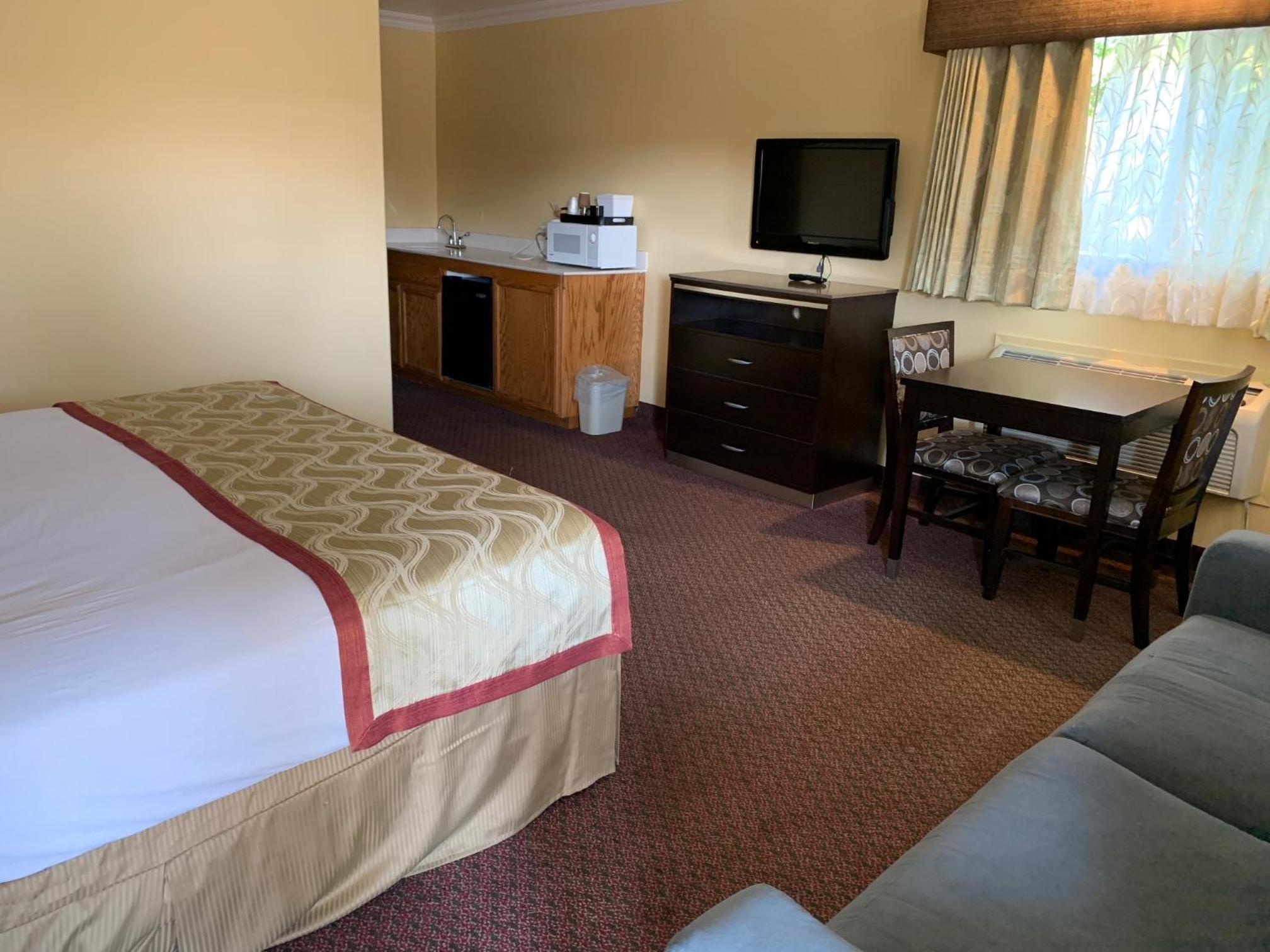 Superior Suite - Non-Smoking photo 2