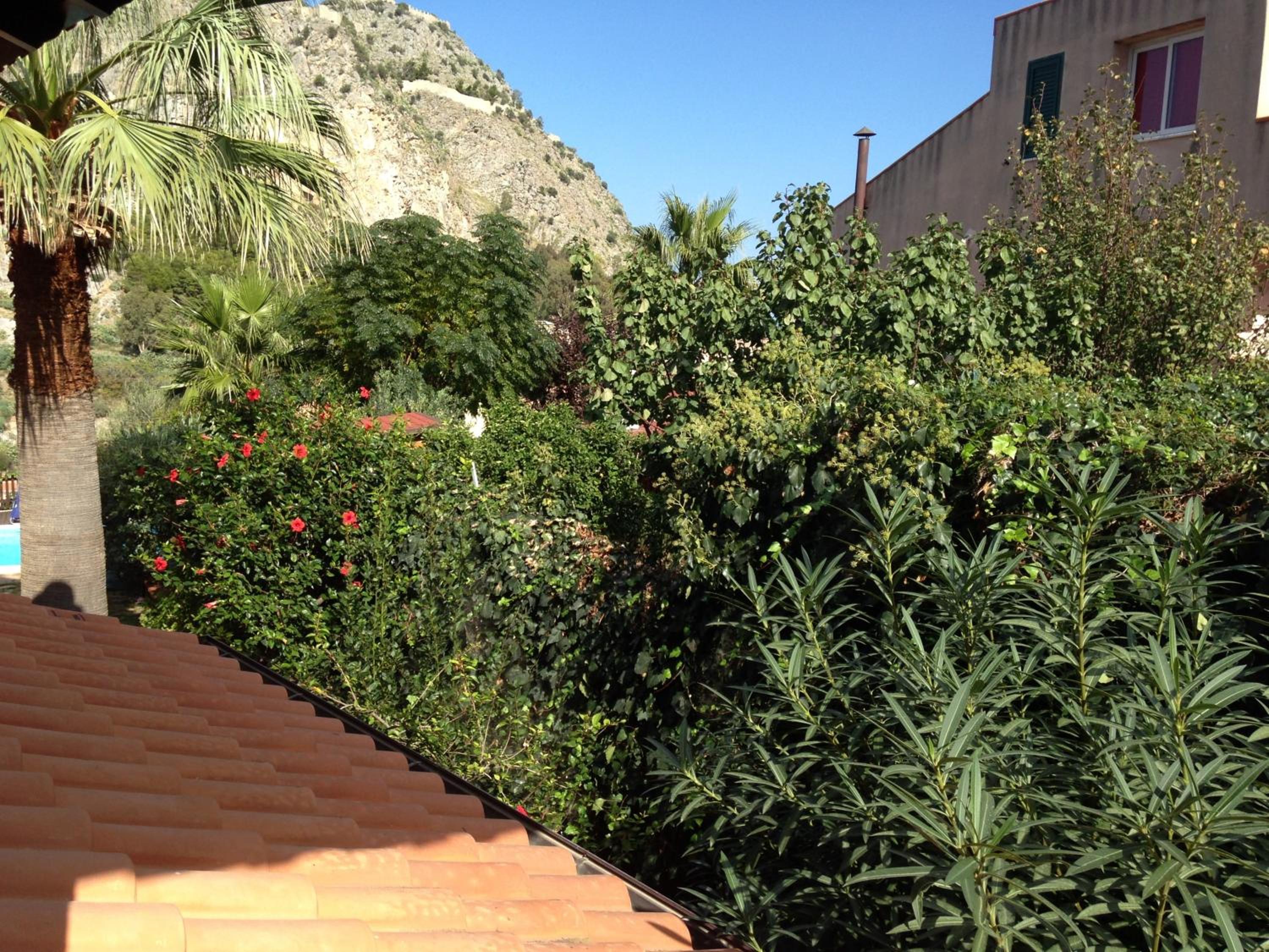 Double or Twin Room with Garden View photo 3