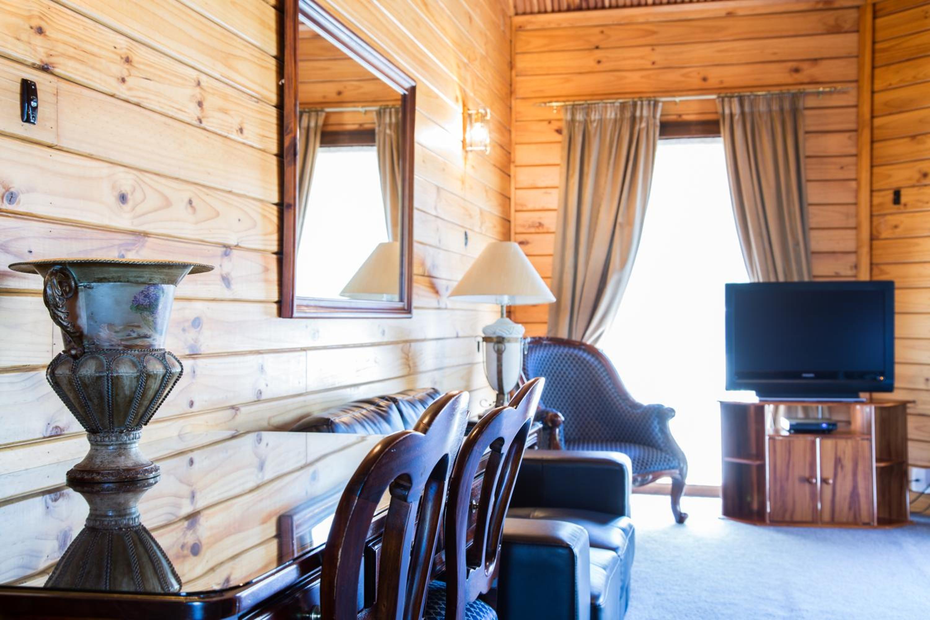 Superior King Suite with Spa Bath and Balcony photo 2