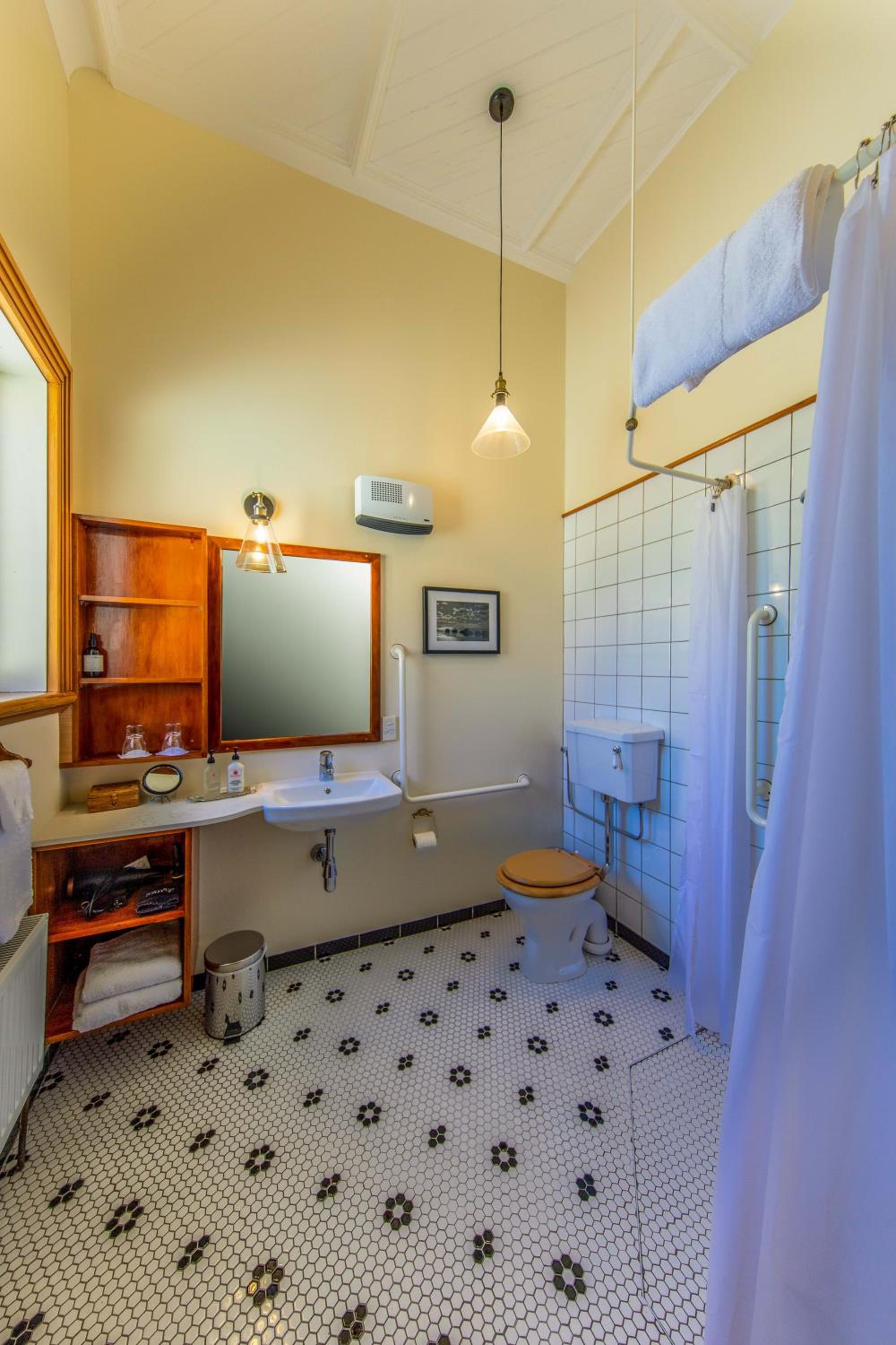 Victoria Double Room - Photo 8