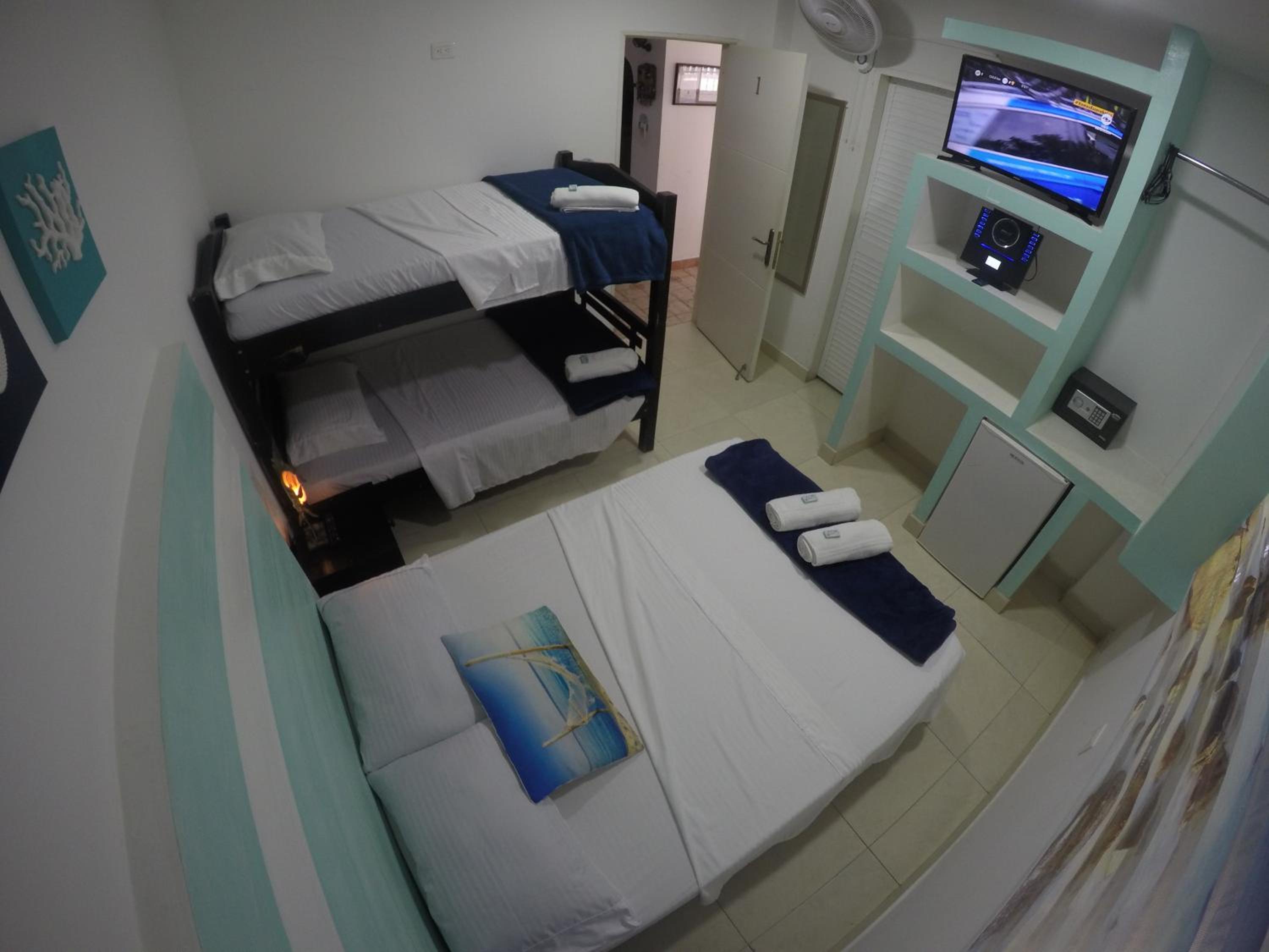 Quadruple Room with Bathroom photo 2