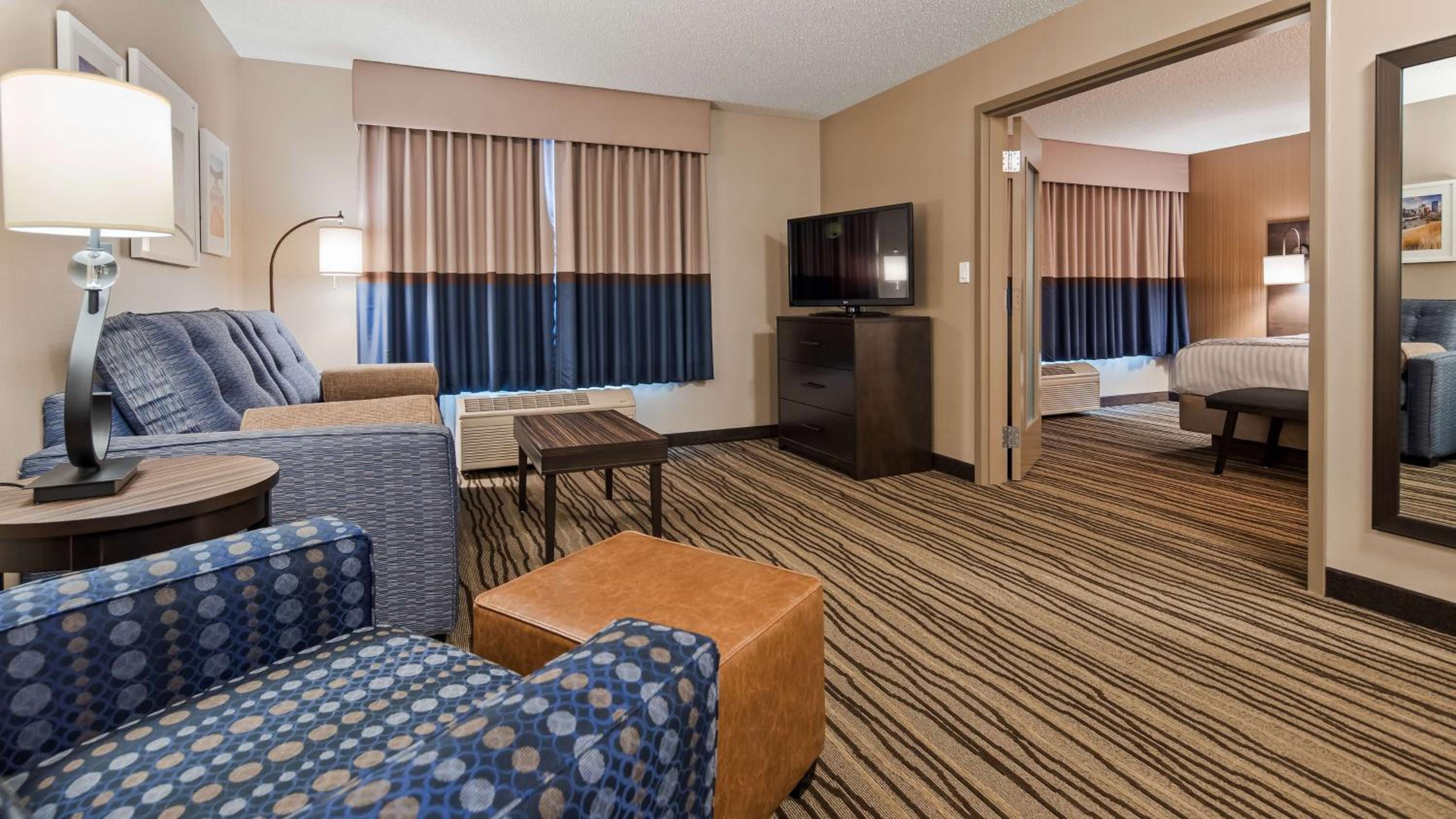 Two-Room King Suite with Whirlpool - Non Smoking - Photo 1