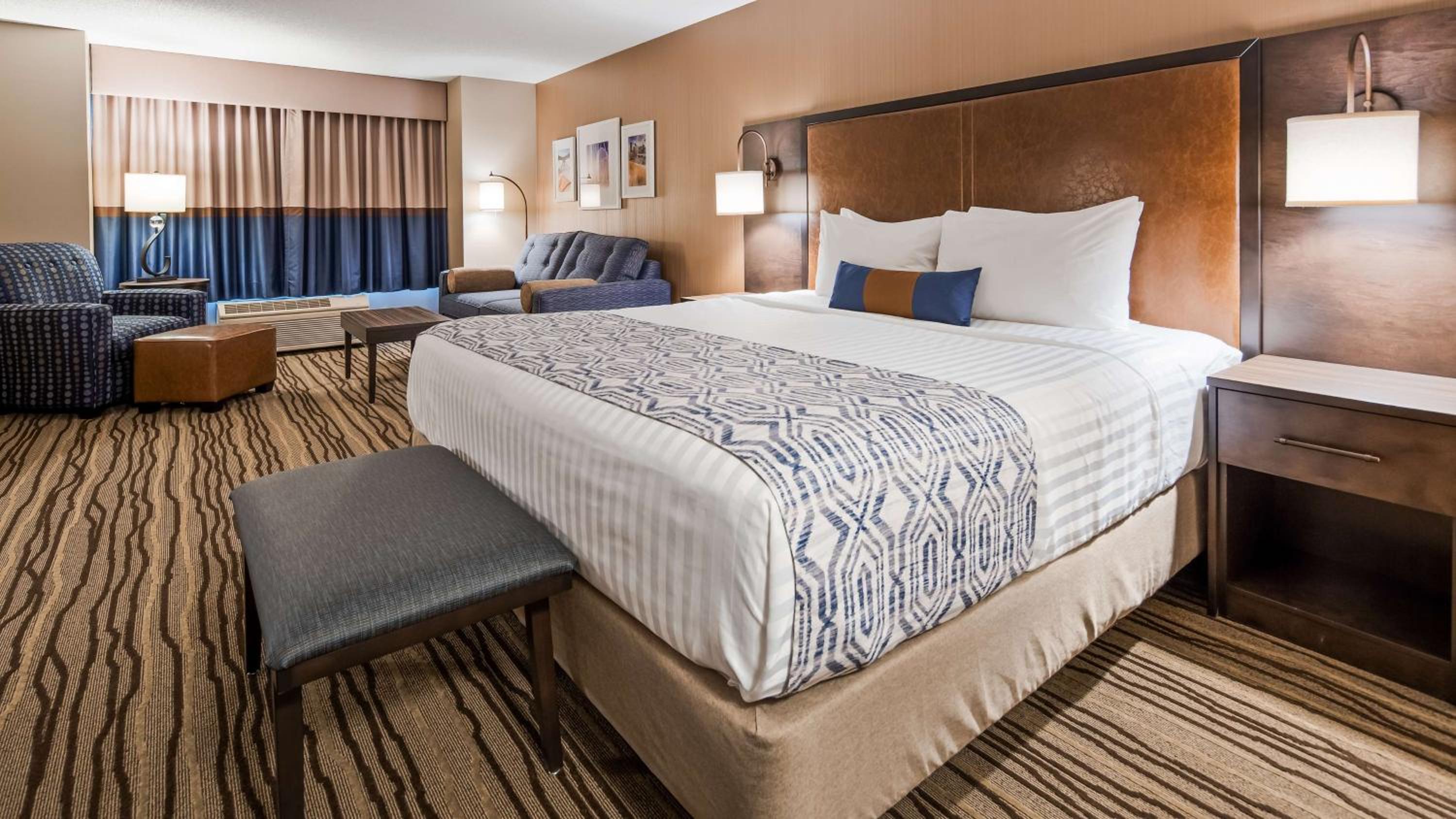 Oversize King Suite with Sofa Bed - Non-Smoking - Photo 4