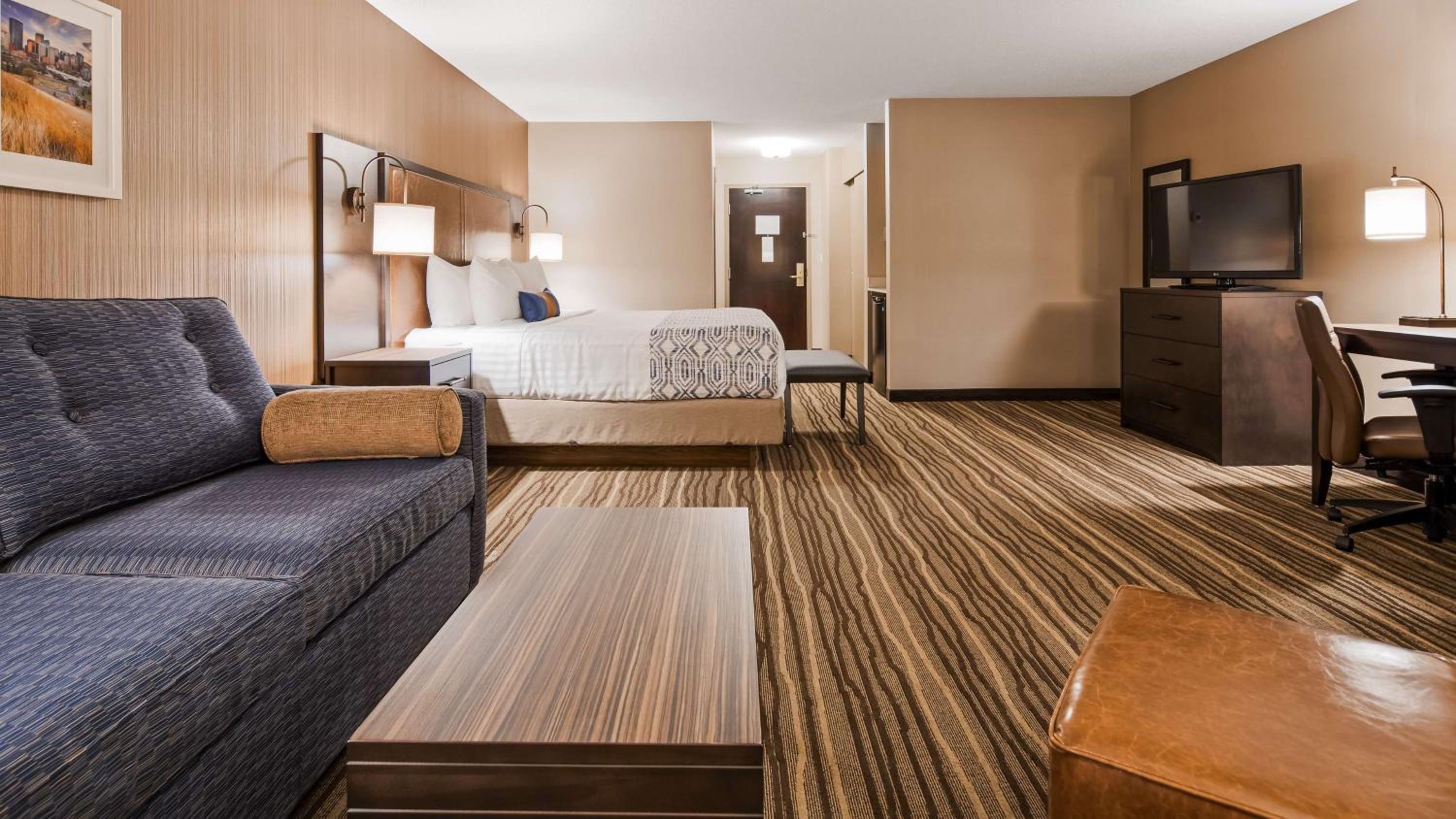 Oversize King Suite with Sofa Bed - Non-Smoking - Photo 3